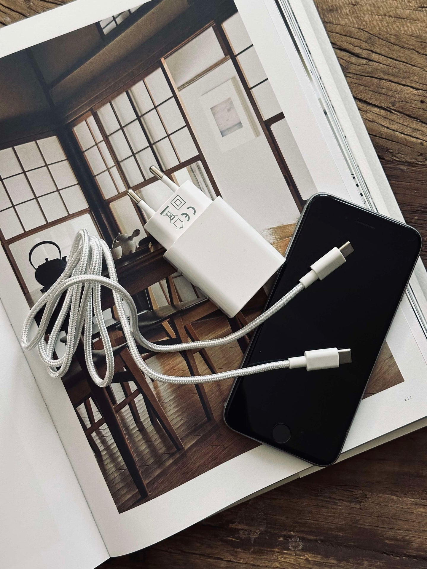 Laddare USB-C + 1 m nylonkabel: USB-C till USB-C