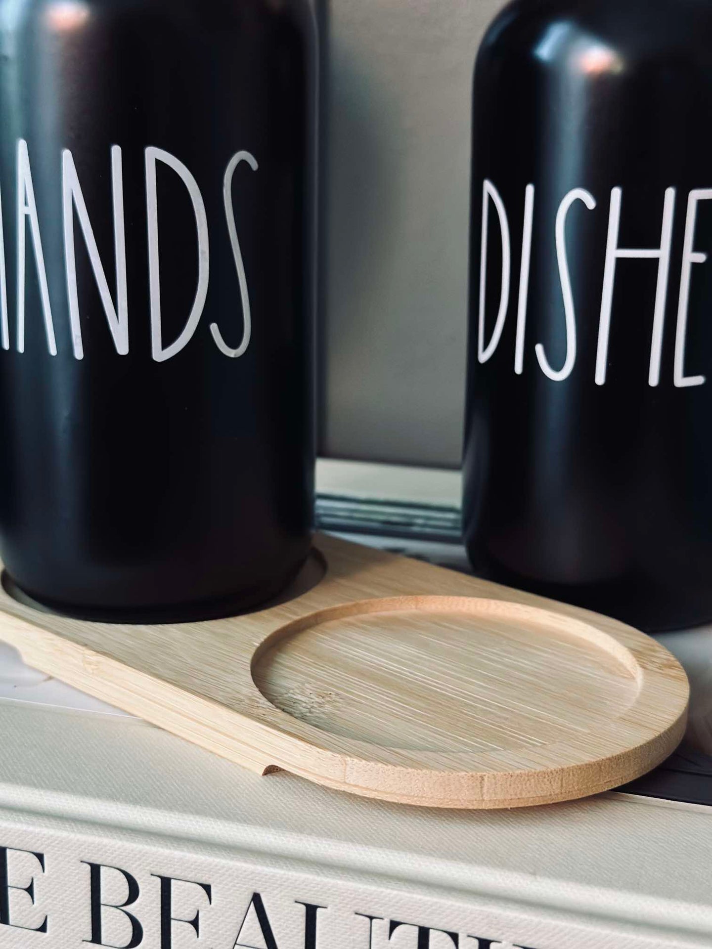 Tvålpump 2 st. med bricka - Svart