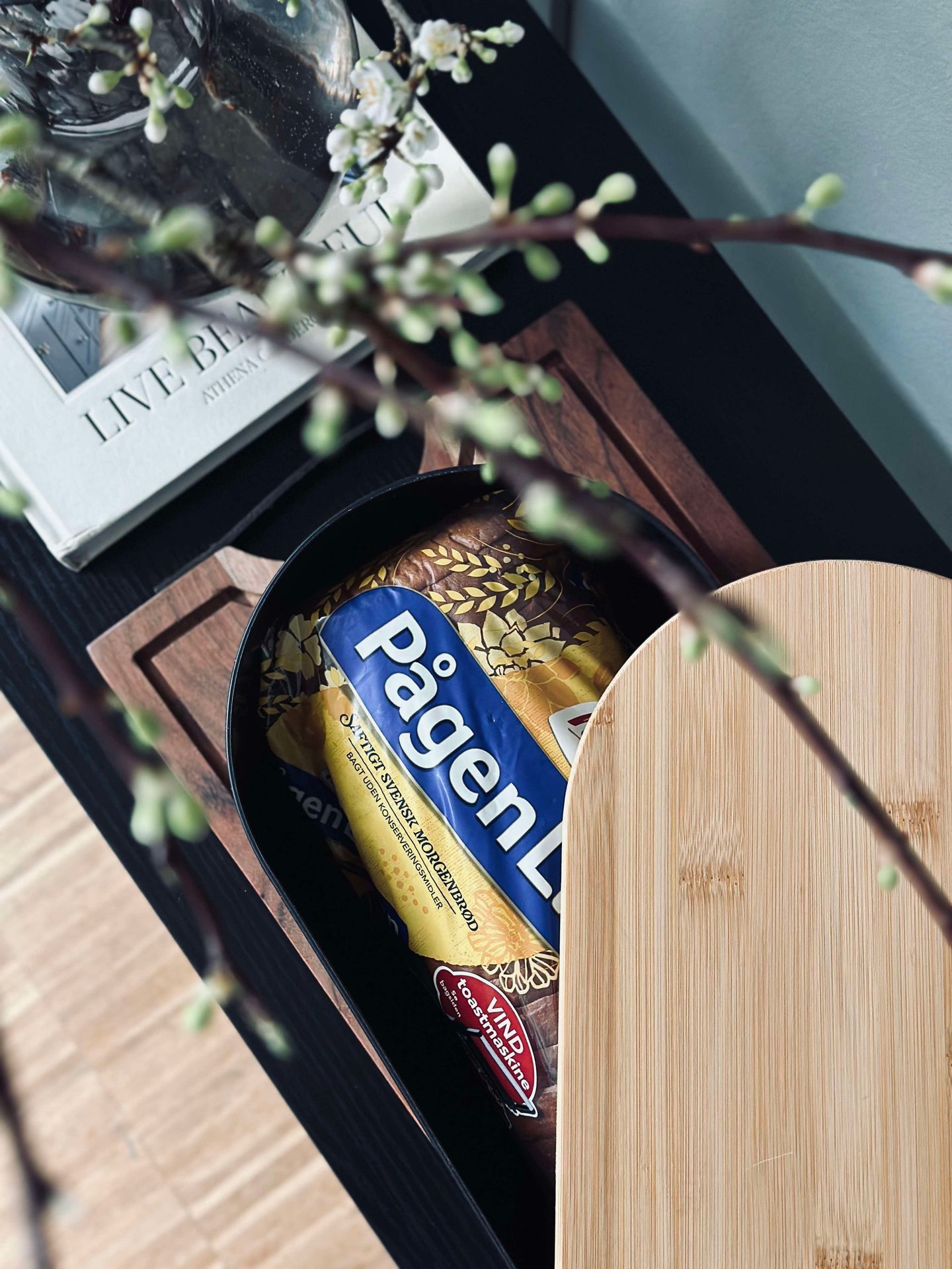 Brödlåda med bambulock