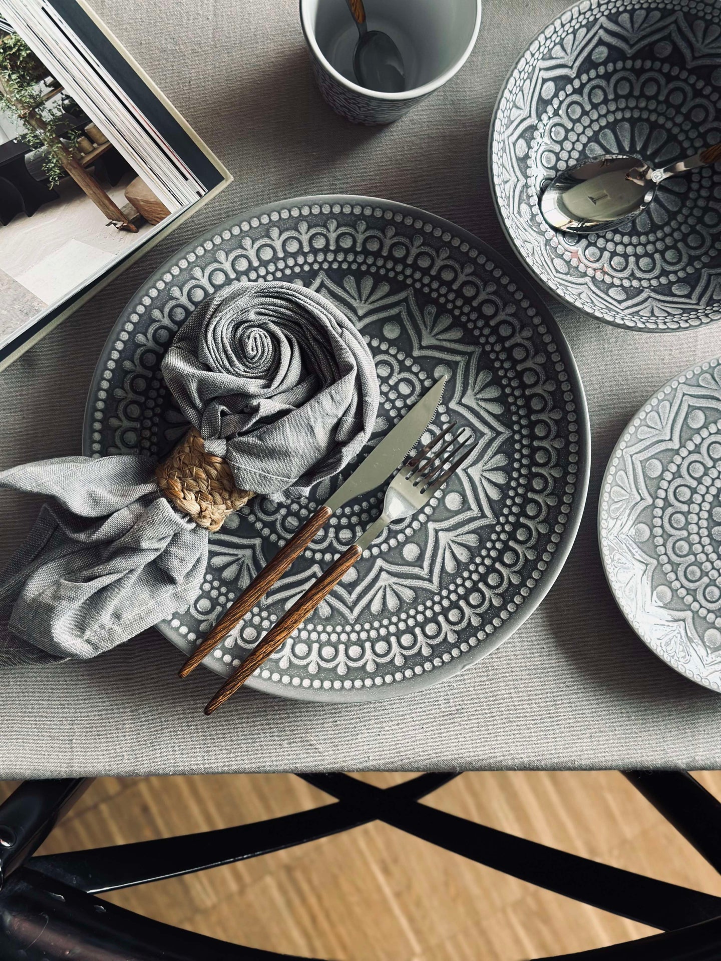 Tallrik India Stengods 27cm - Grå