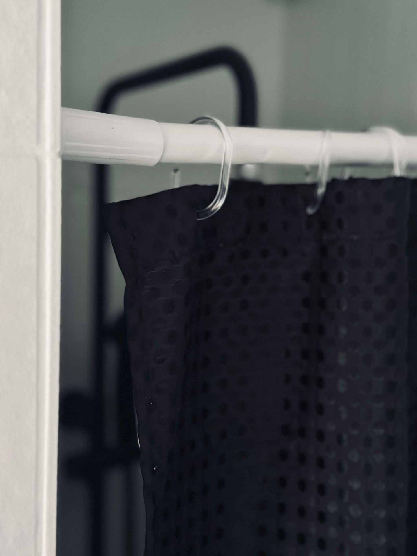 Badrumssats: Duschdraperi & badmatta / Svart