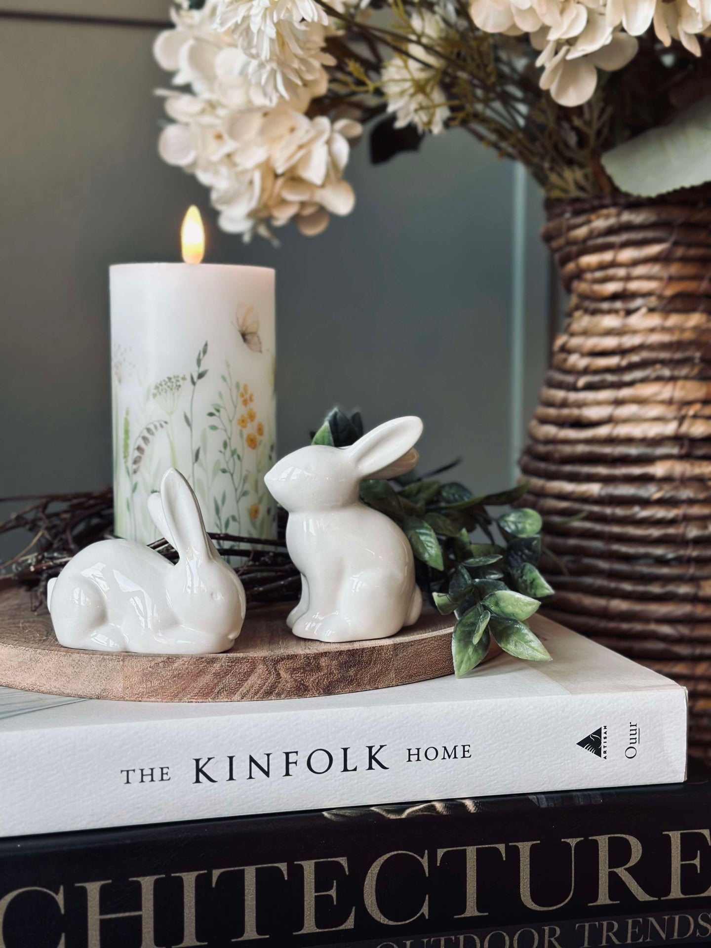 Kanin i vit porslin - Sittande