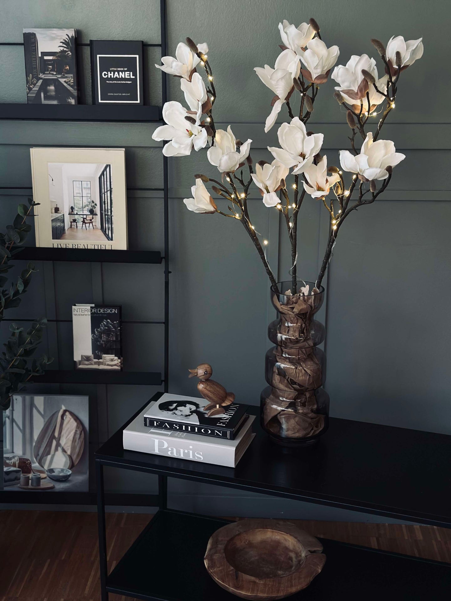 Magnoliagren med ljus