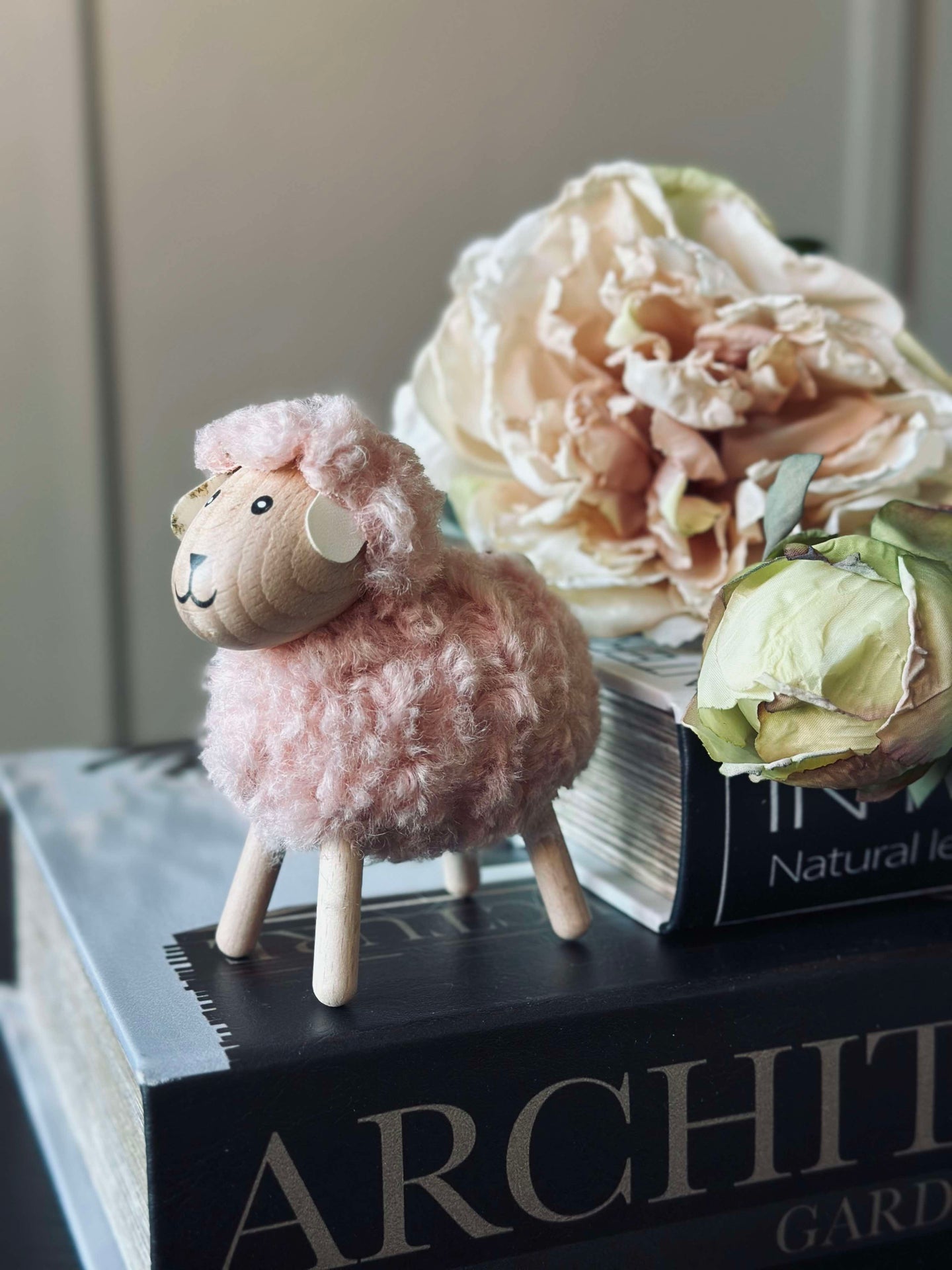 Får i trä med päls - Rosa
