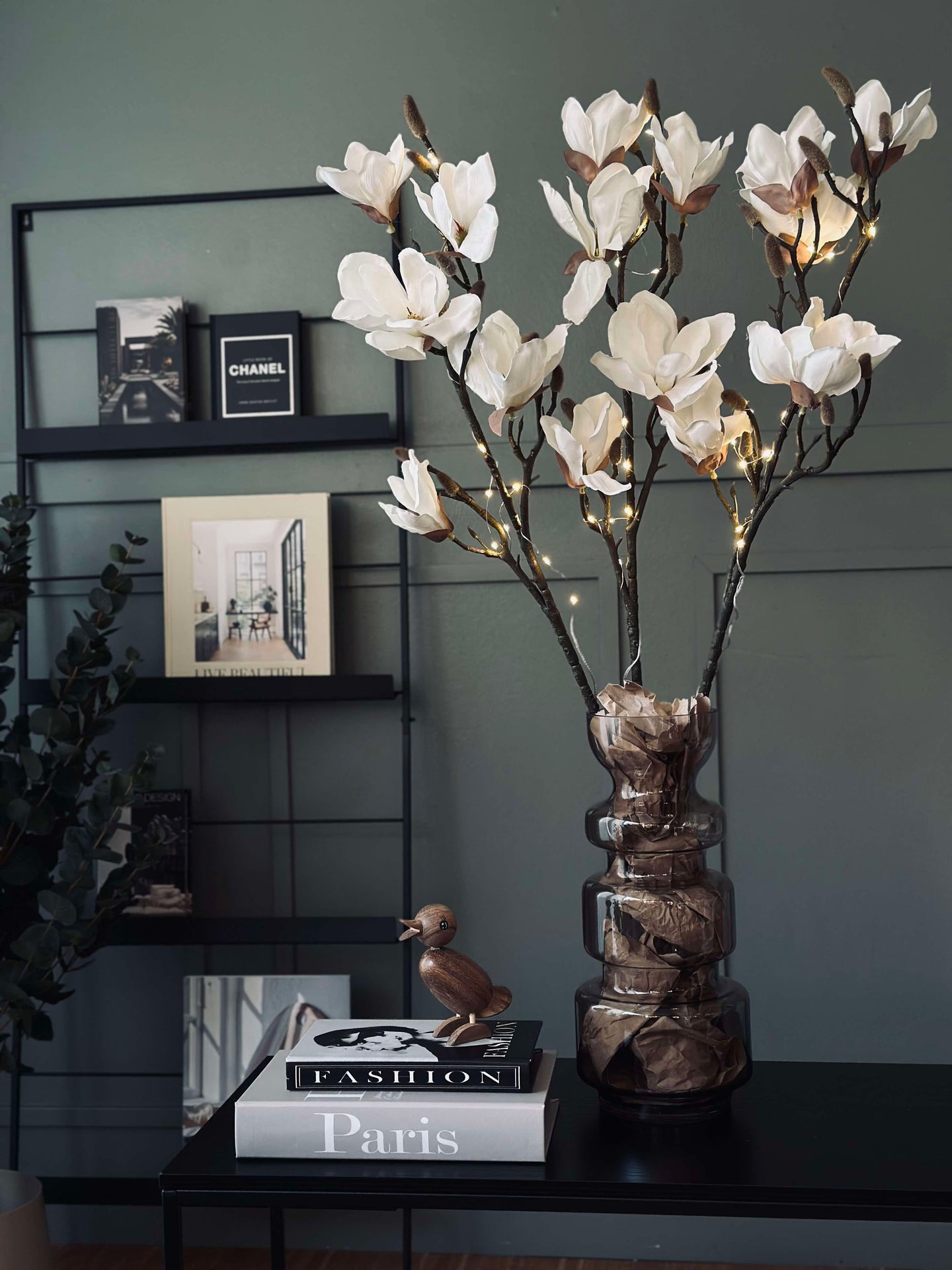 Magnoliagren med ljus