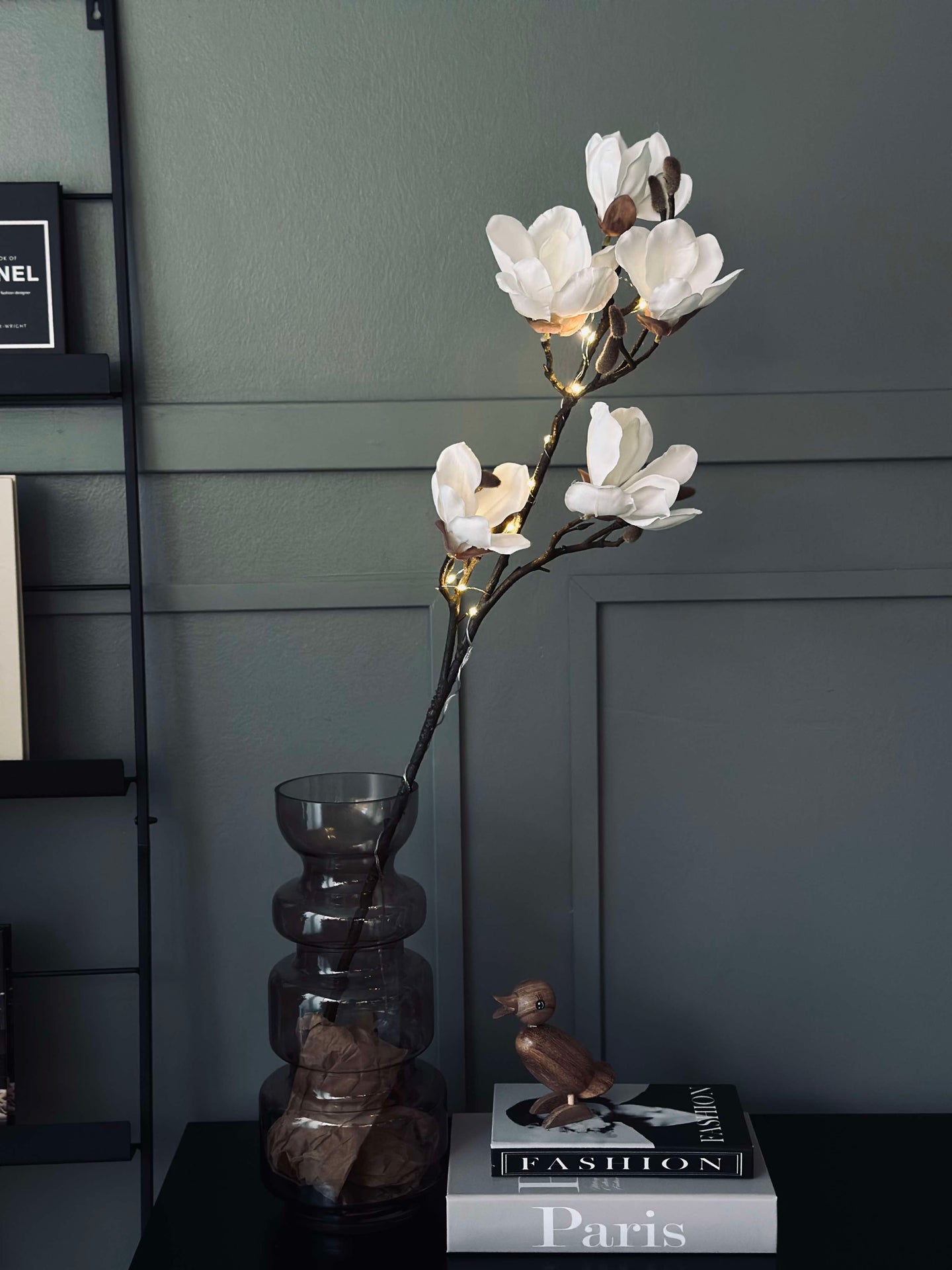 Magnoliagren med ljus