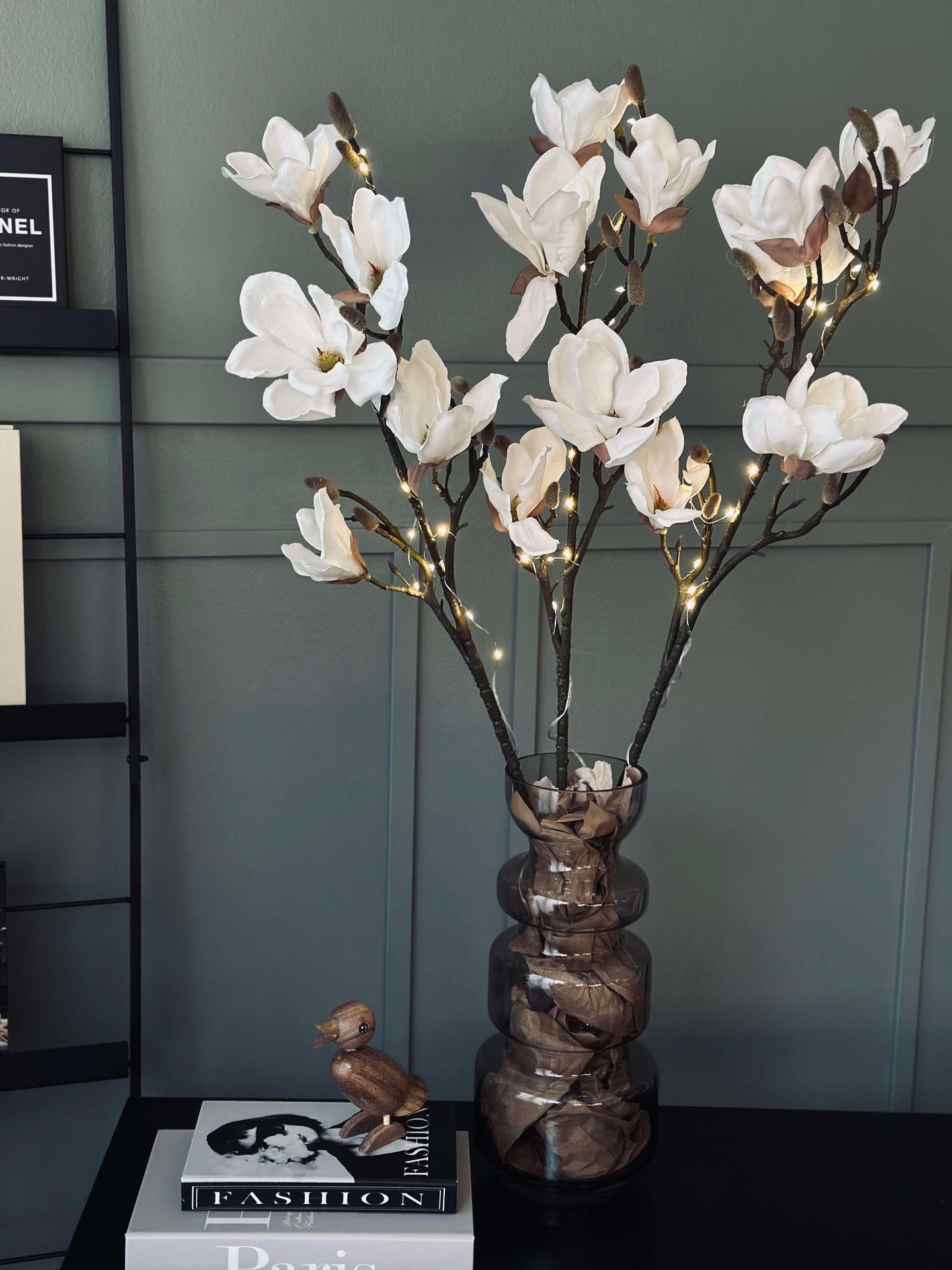 Magnoliagren med ljus