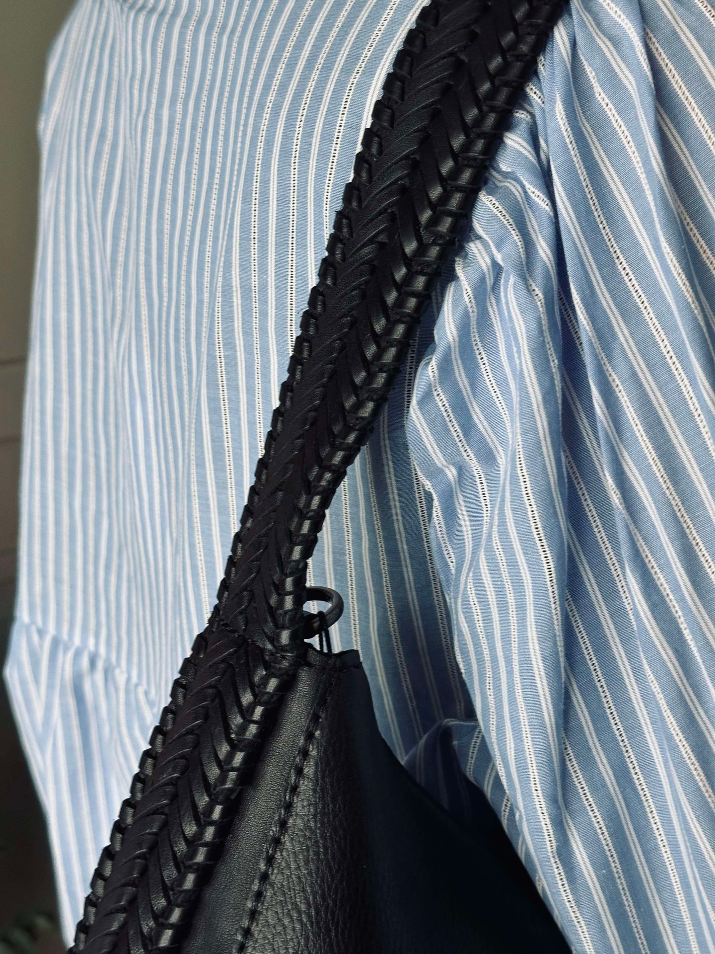 Exklusiv axelväska - Flätad axelrem