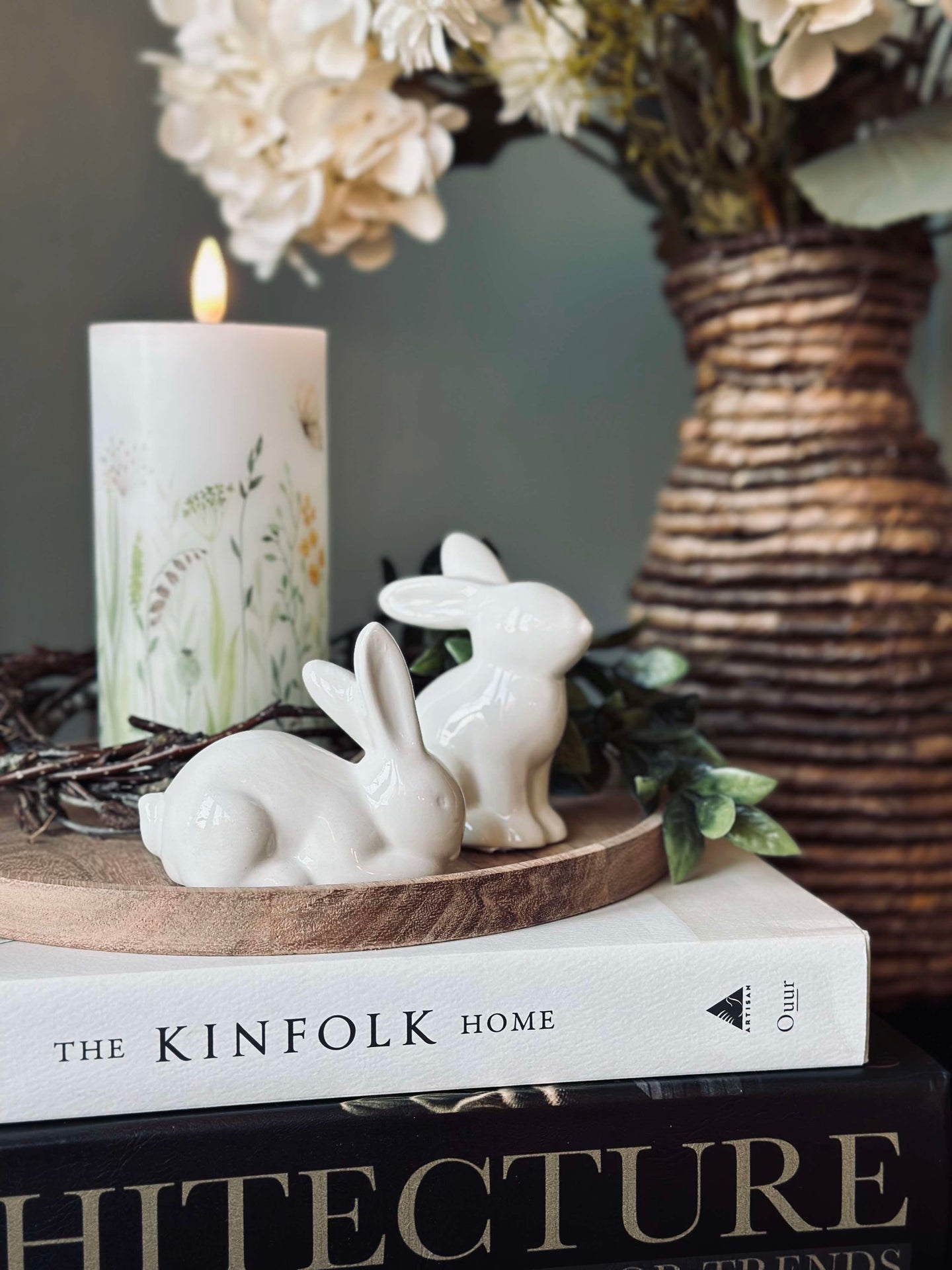 Kanin i vit porslin - Sittande