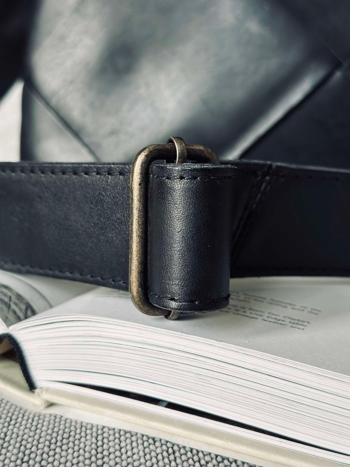 Exklusiv handflätad axelväska - Svart