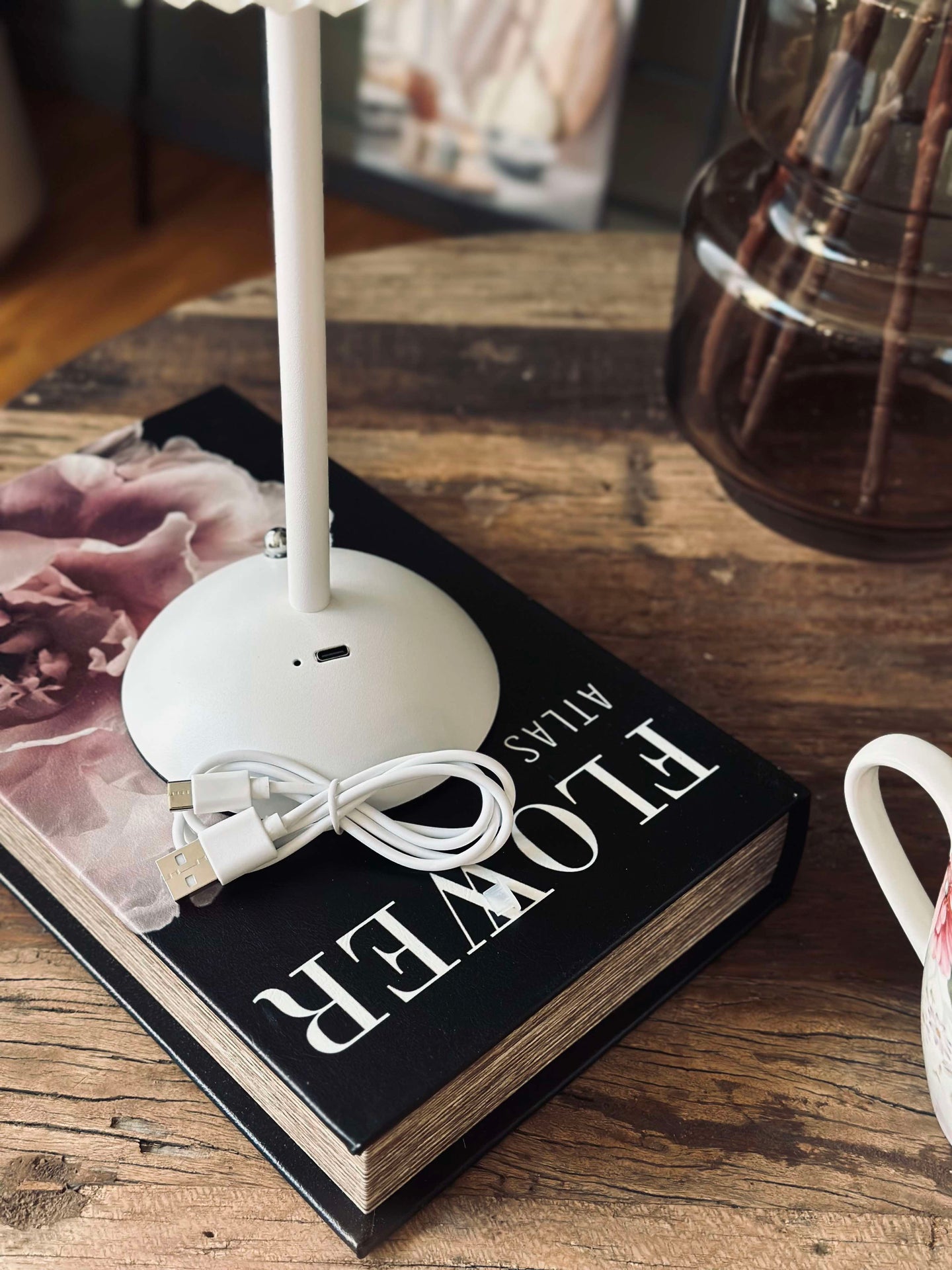 Touch Bordslampa Plisserad Vit