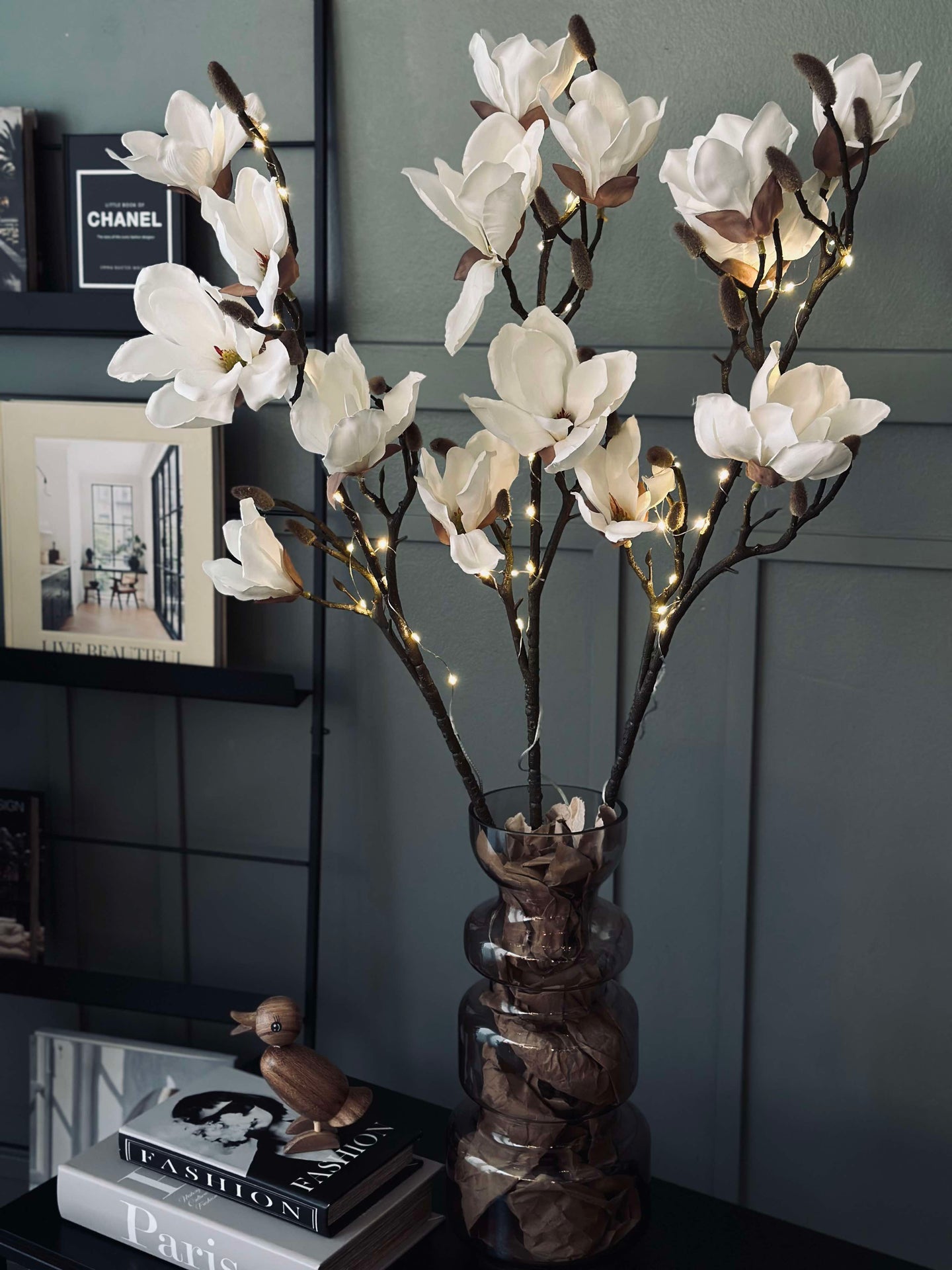 Magnoliagren med ljus