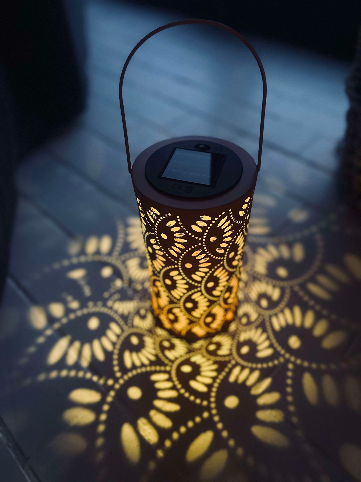 Lykta DELI med solceller – Coral