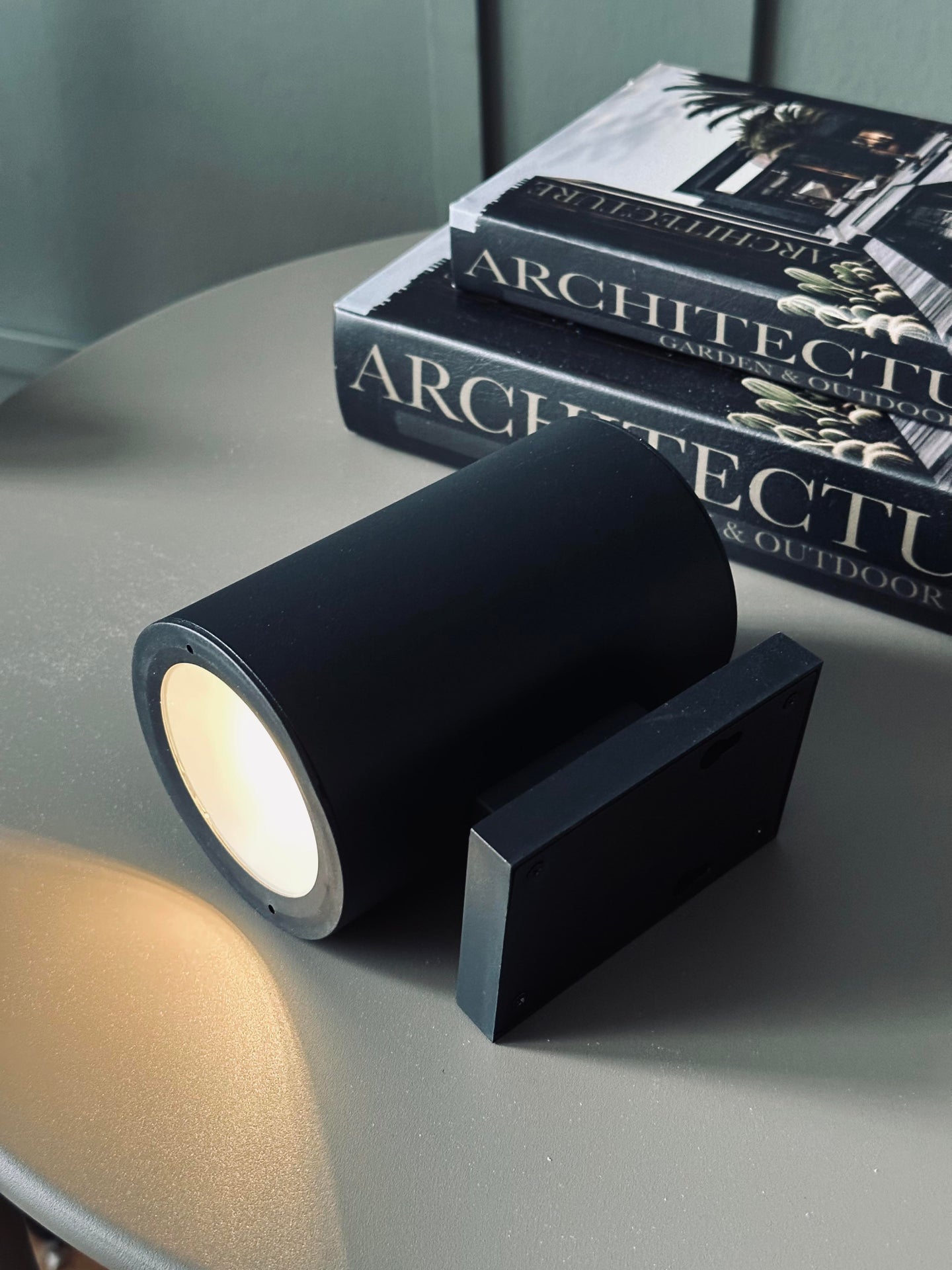 Vägglampa med solceller