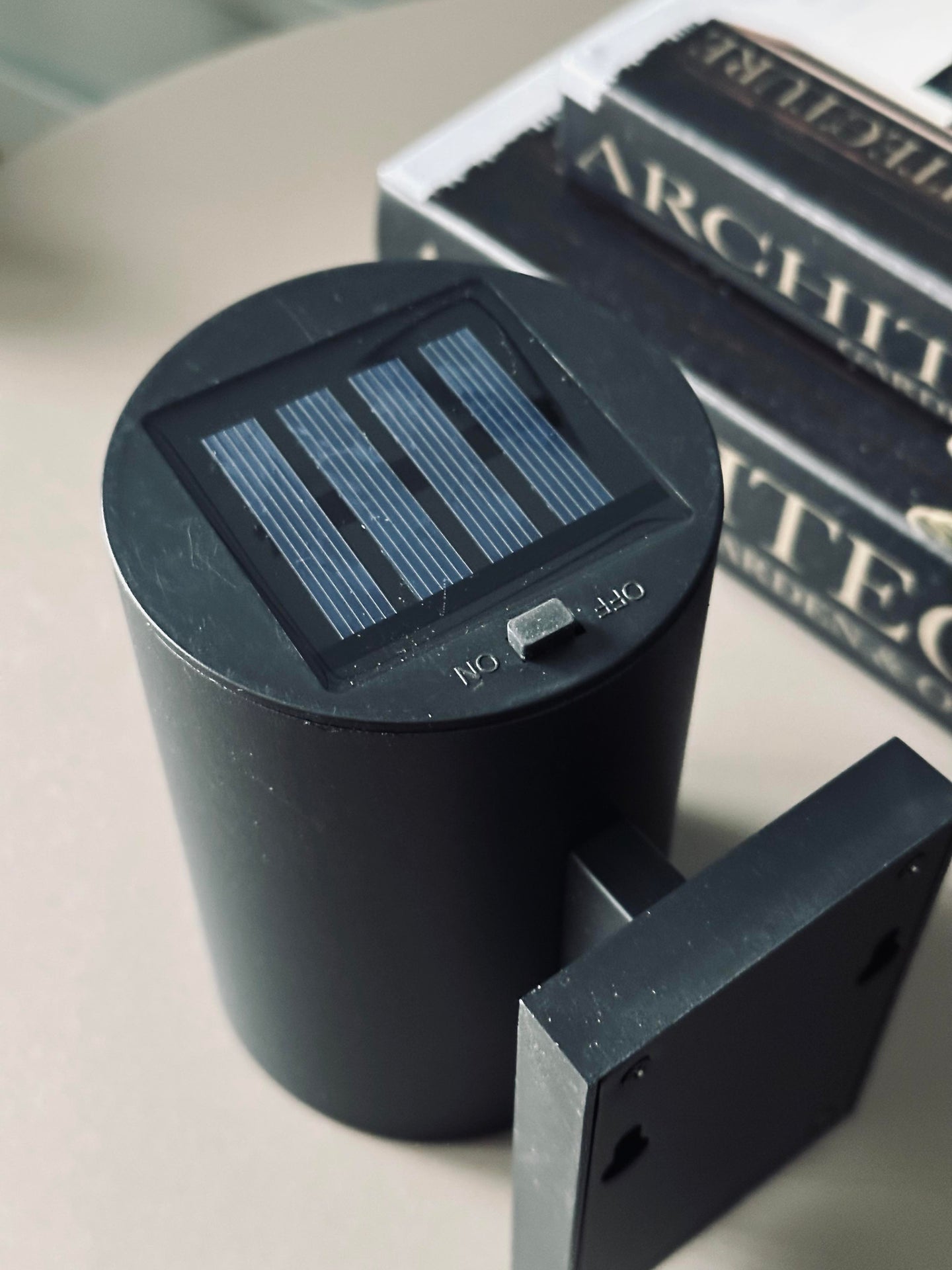 Vägglampa med solceller