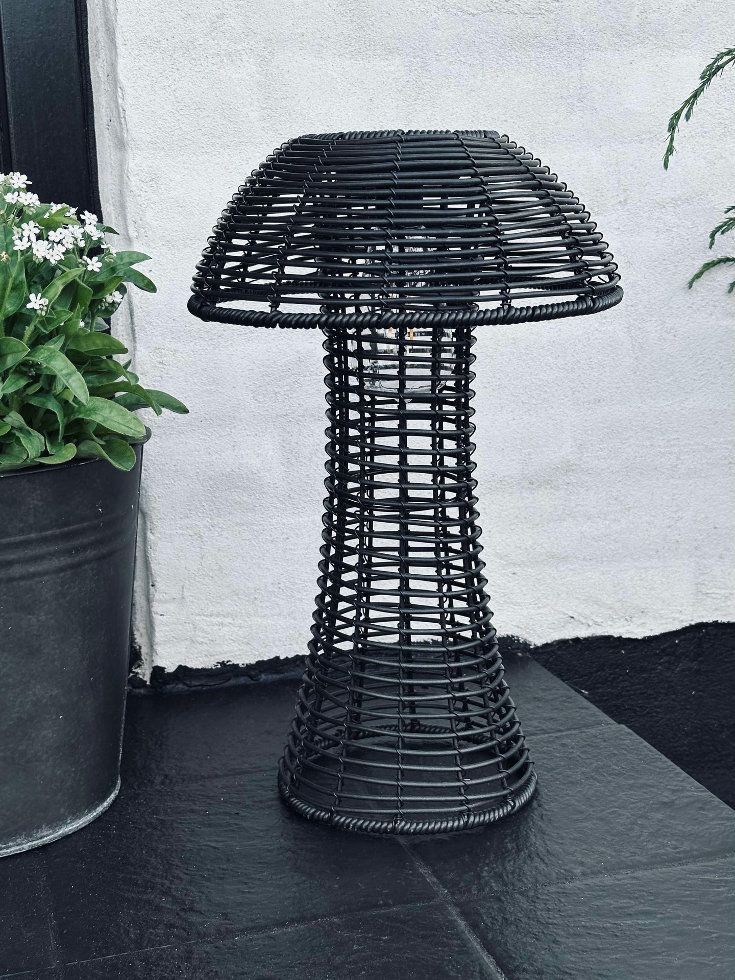 Svamp Solcellslampa - Svart Stor