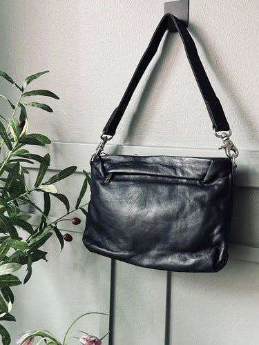 Crossover Emmy Svart