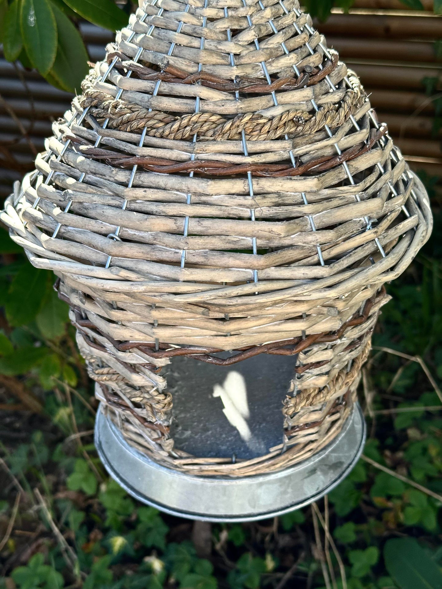 Fågelhus med upphängning