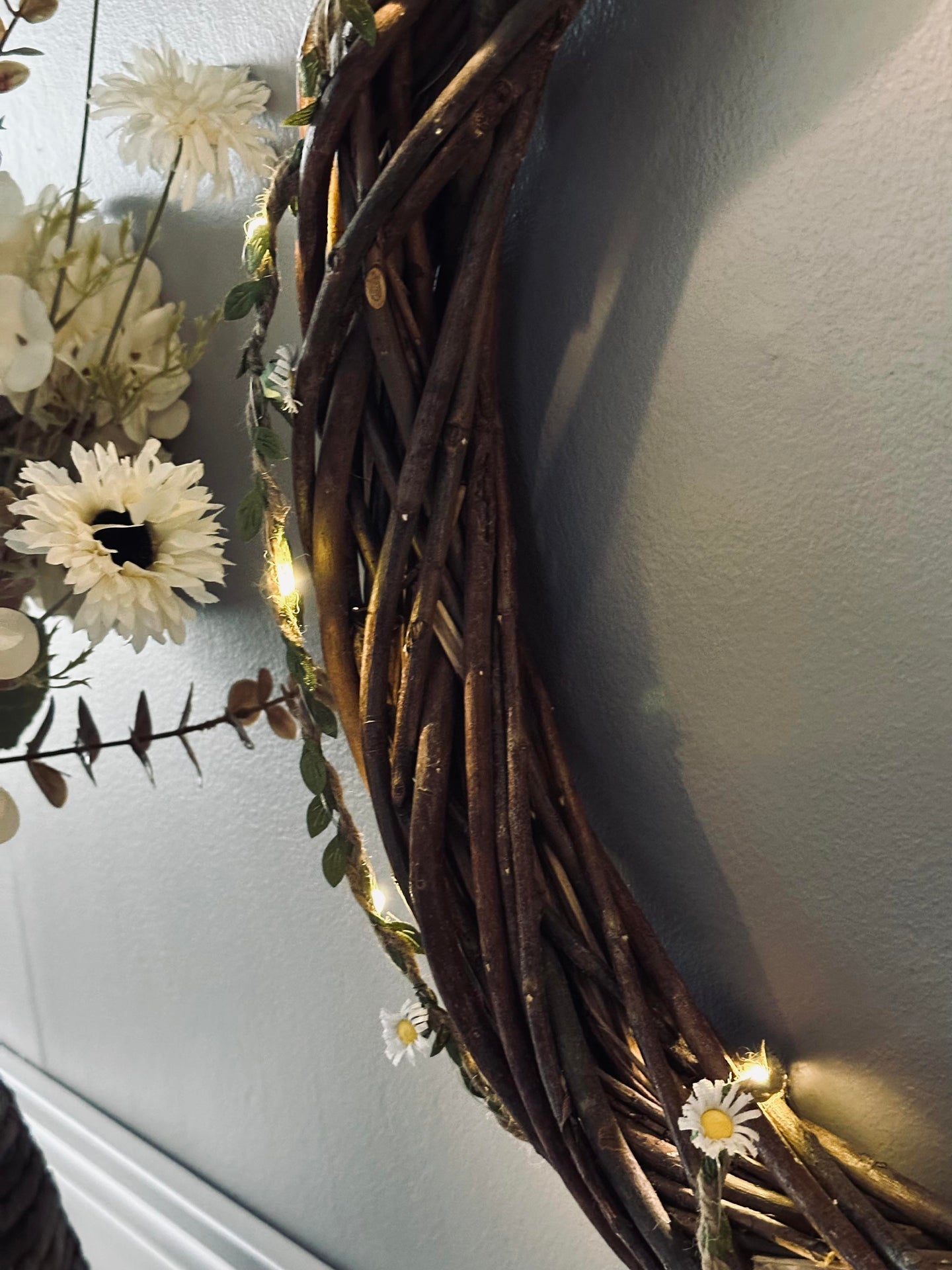 Ljusslinga med blad och blommor