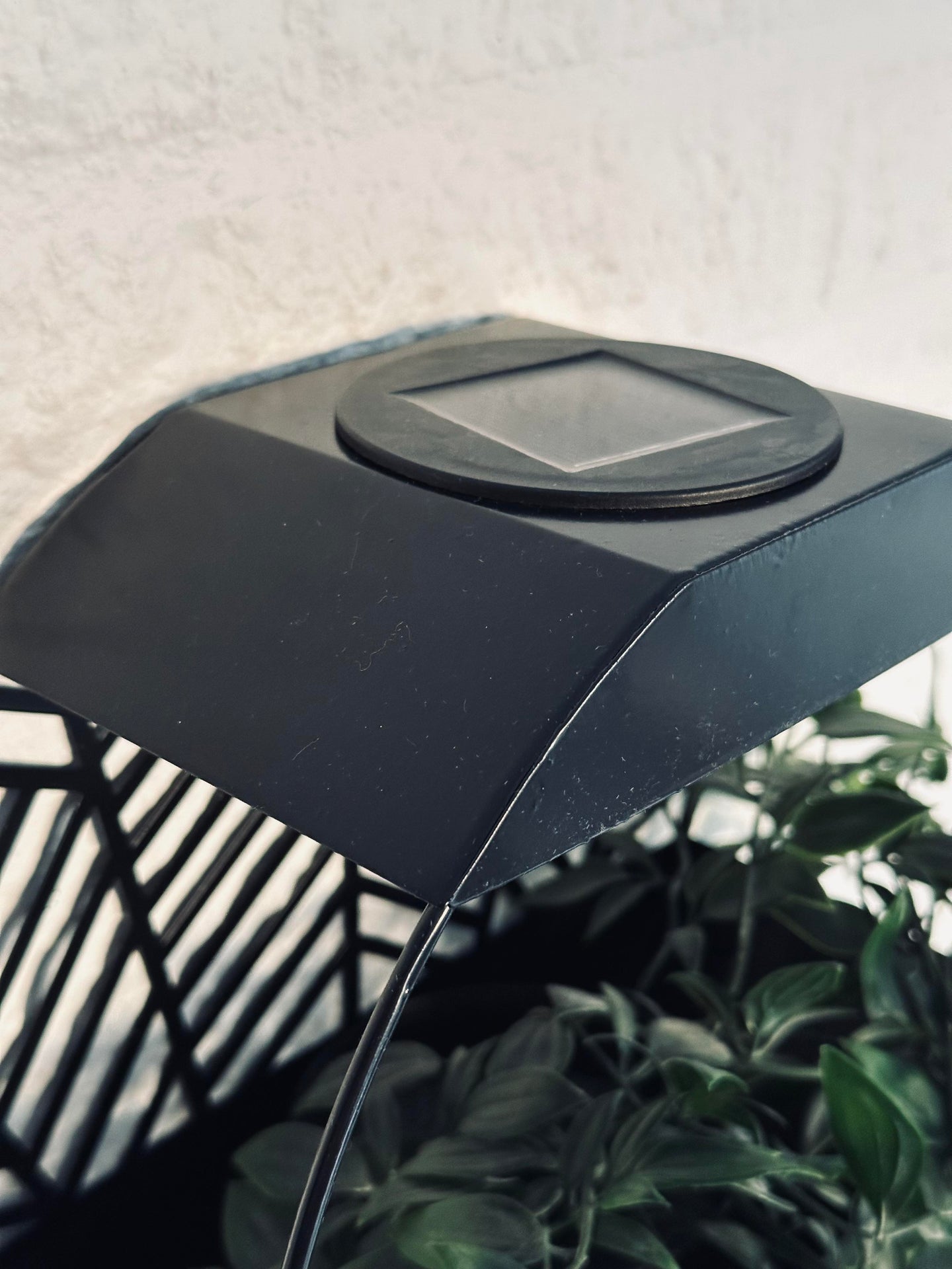 Vägghängd kruka m.Solar