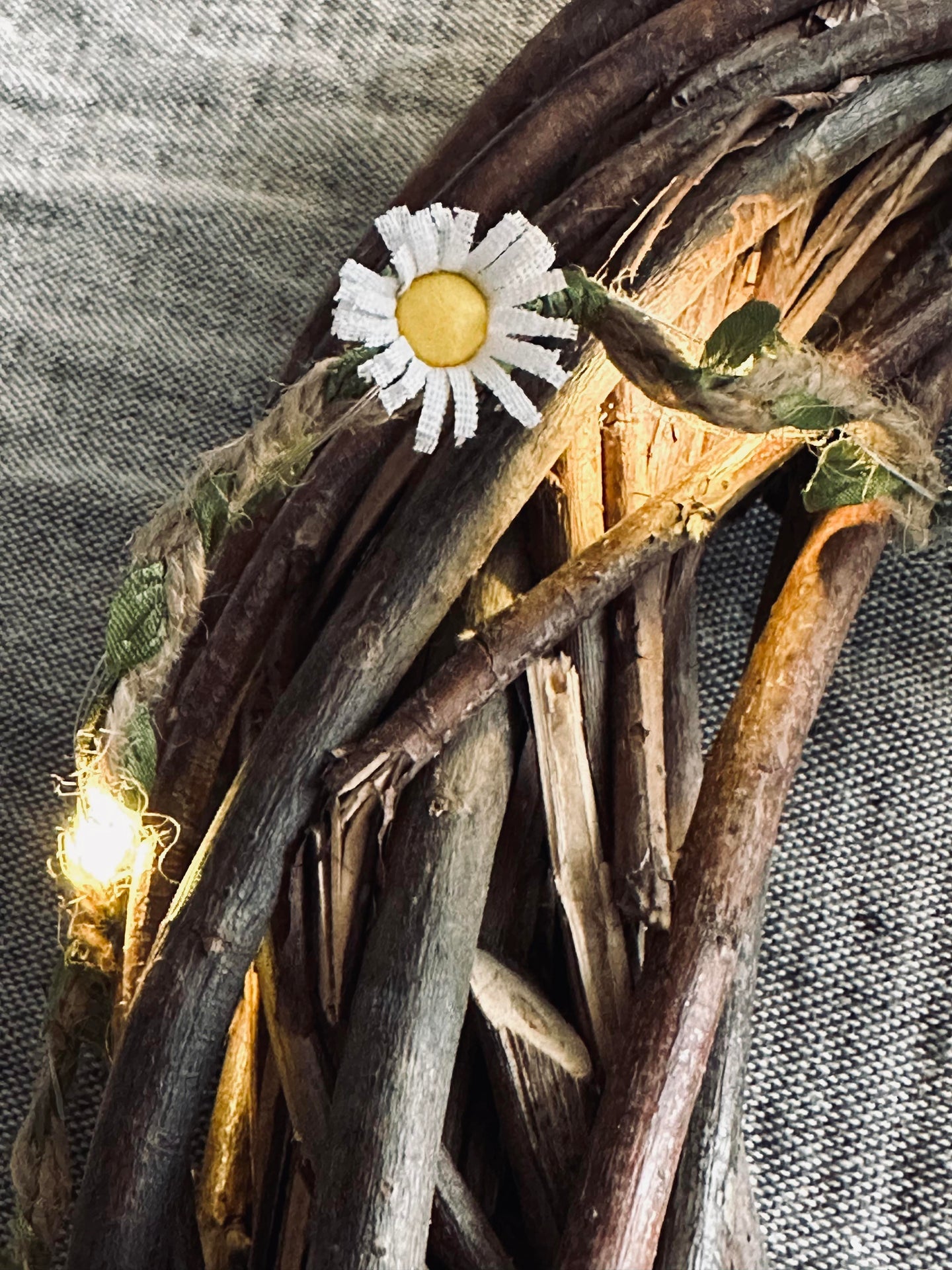 Ljusslinga med blad och blommor