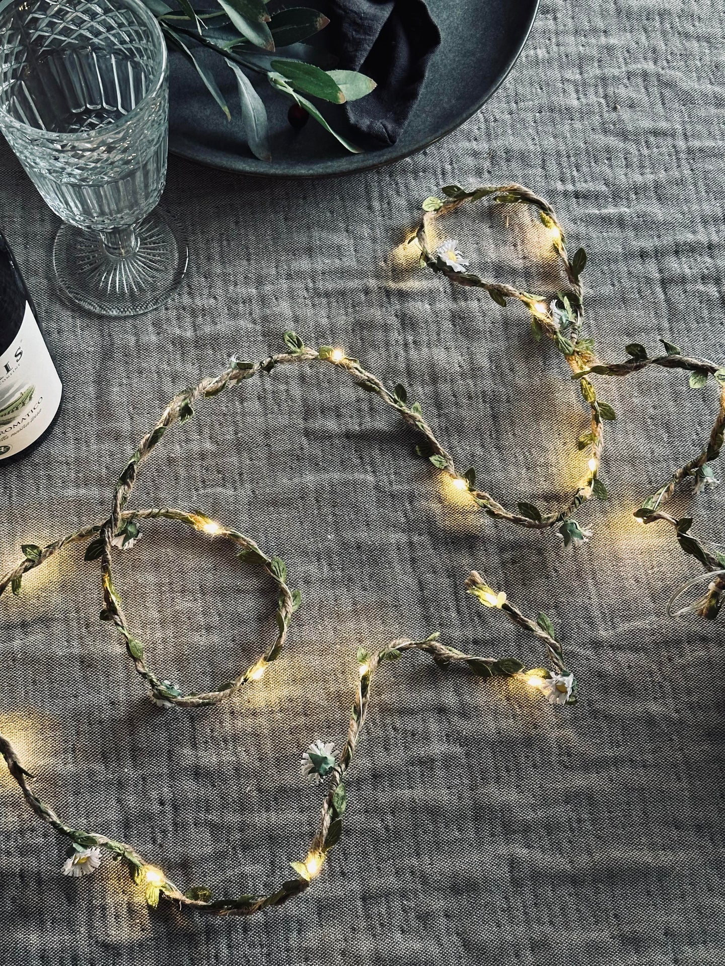 Ljusslinga med blad och blommor