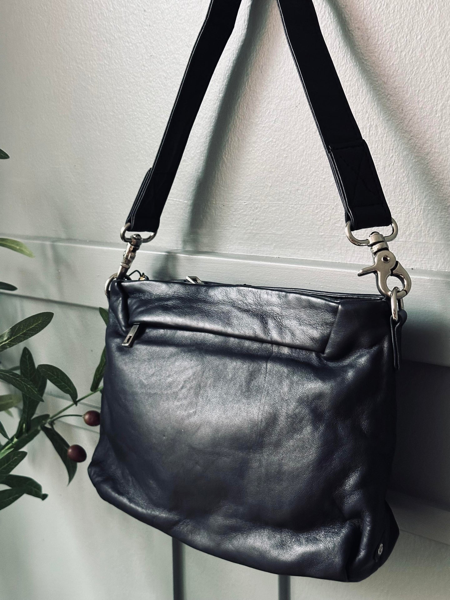 Crossover Emmy Svart