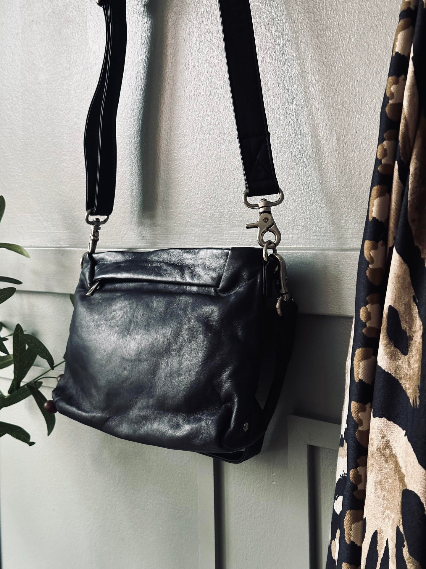 Crossover Emmy Svart