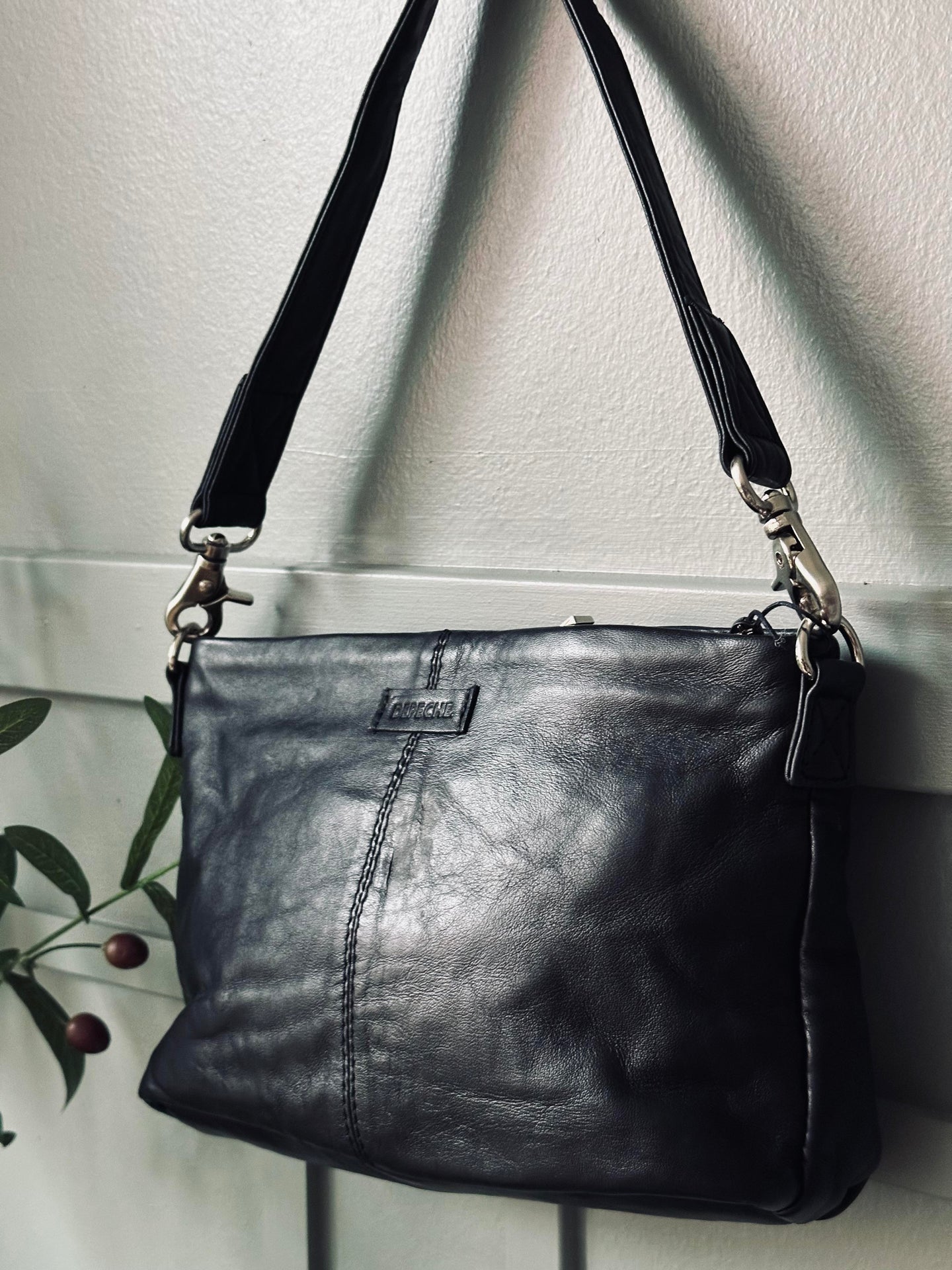 Crossover Emmy Svart