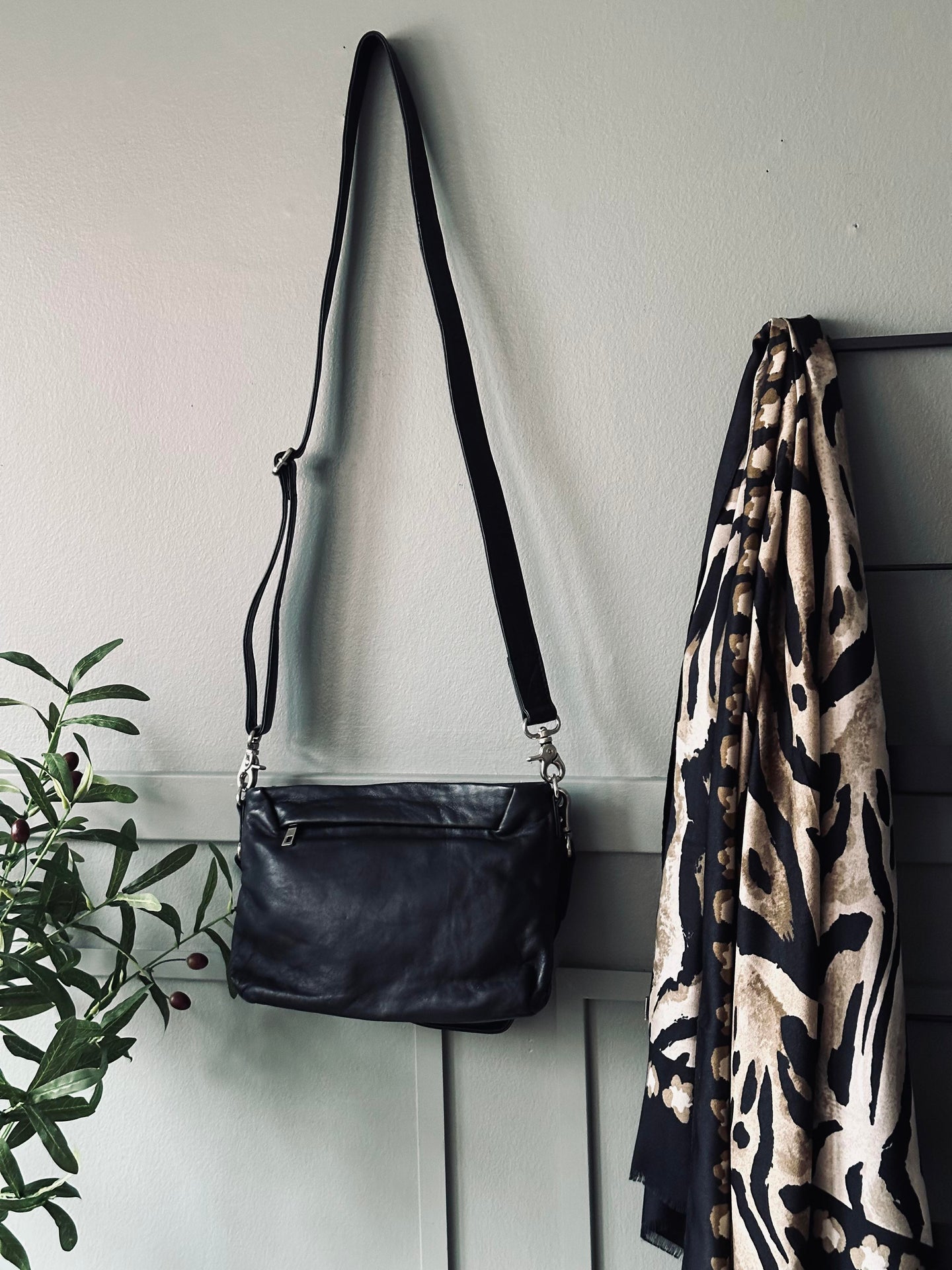 Crossover Emmy Svart