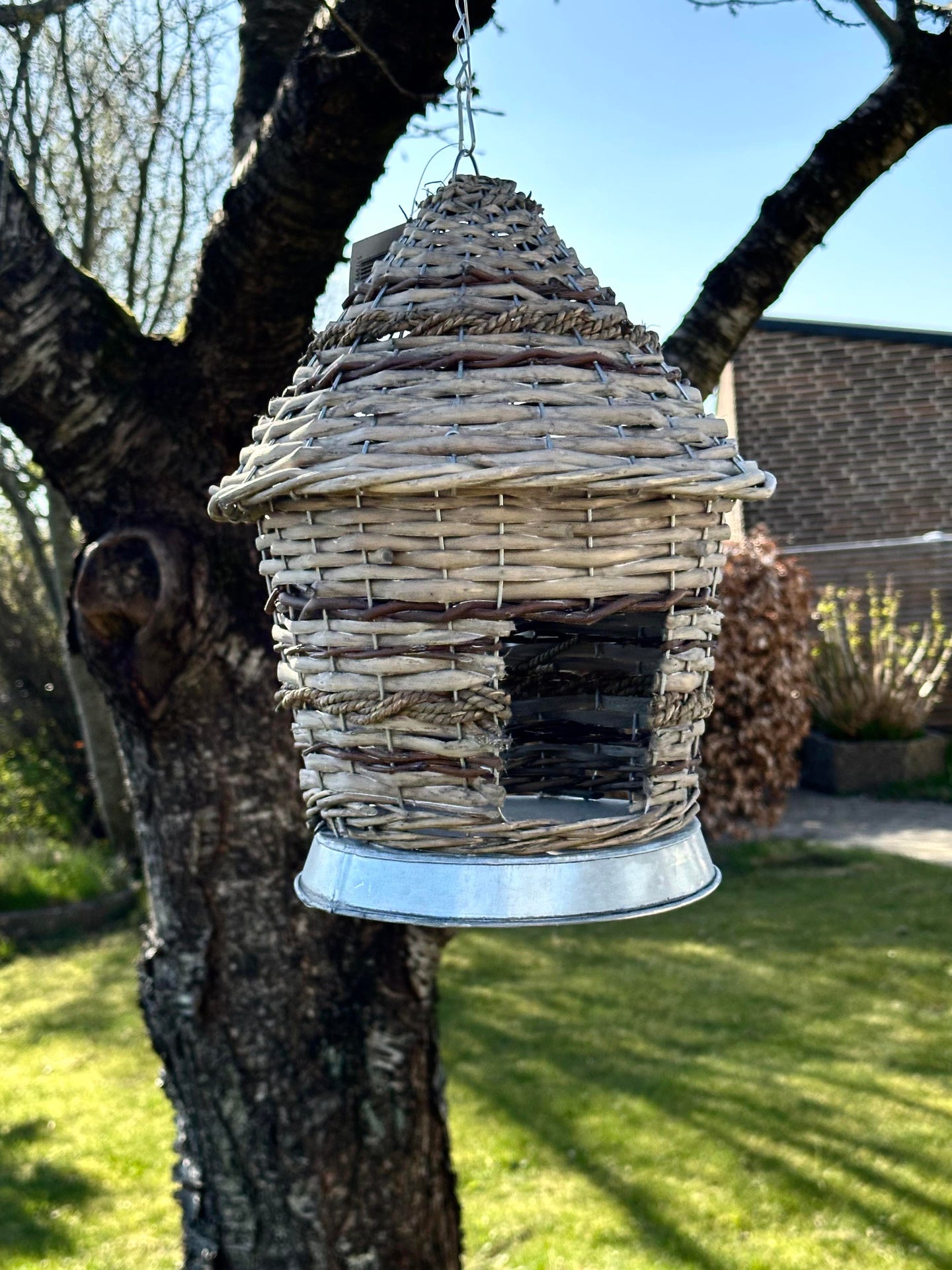 Fågelhus med upphängning