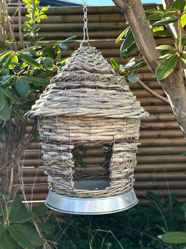 Fågelhus med upphängning