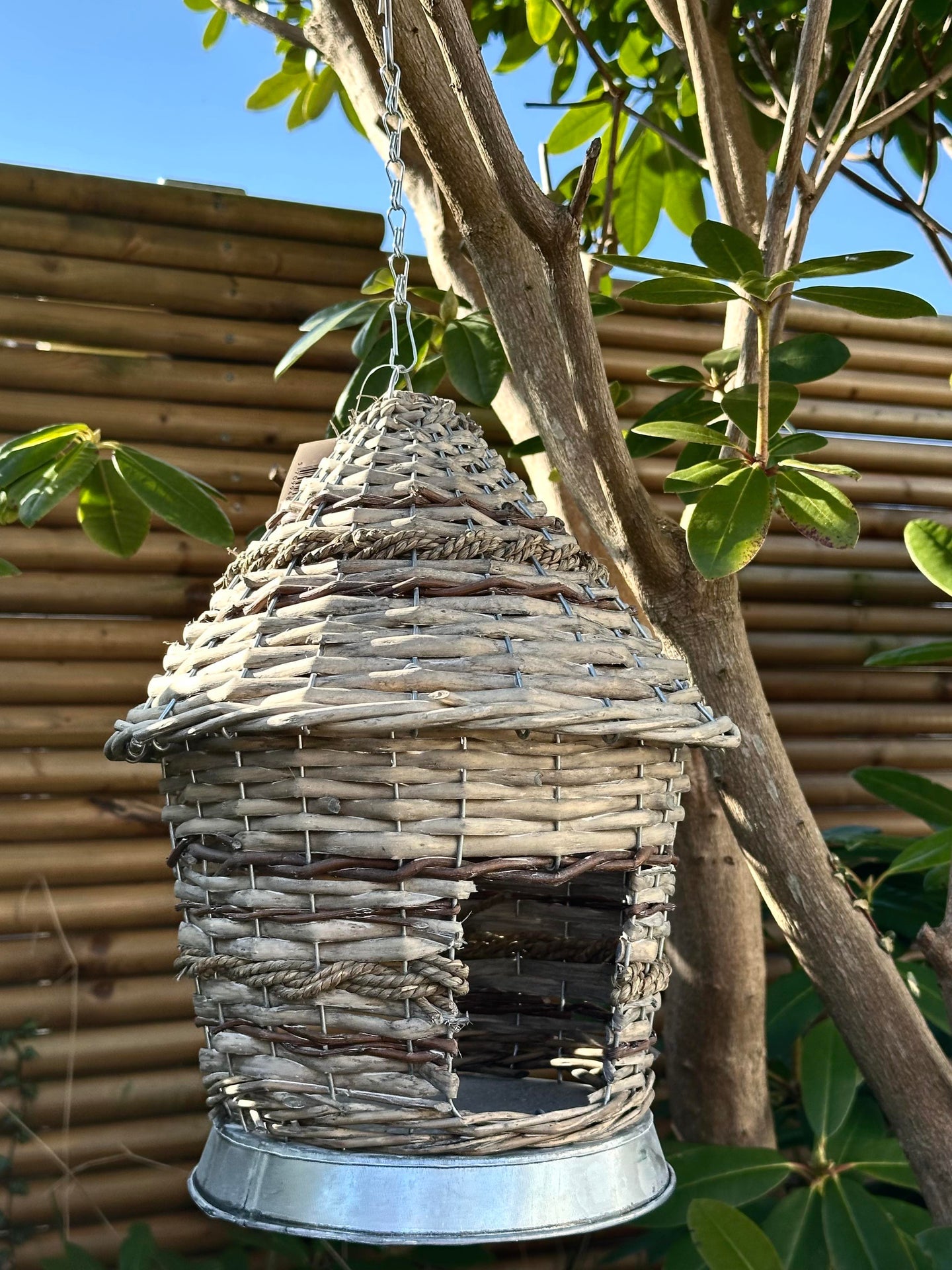 Fågelhus med upphängning