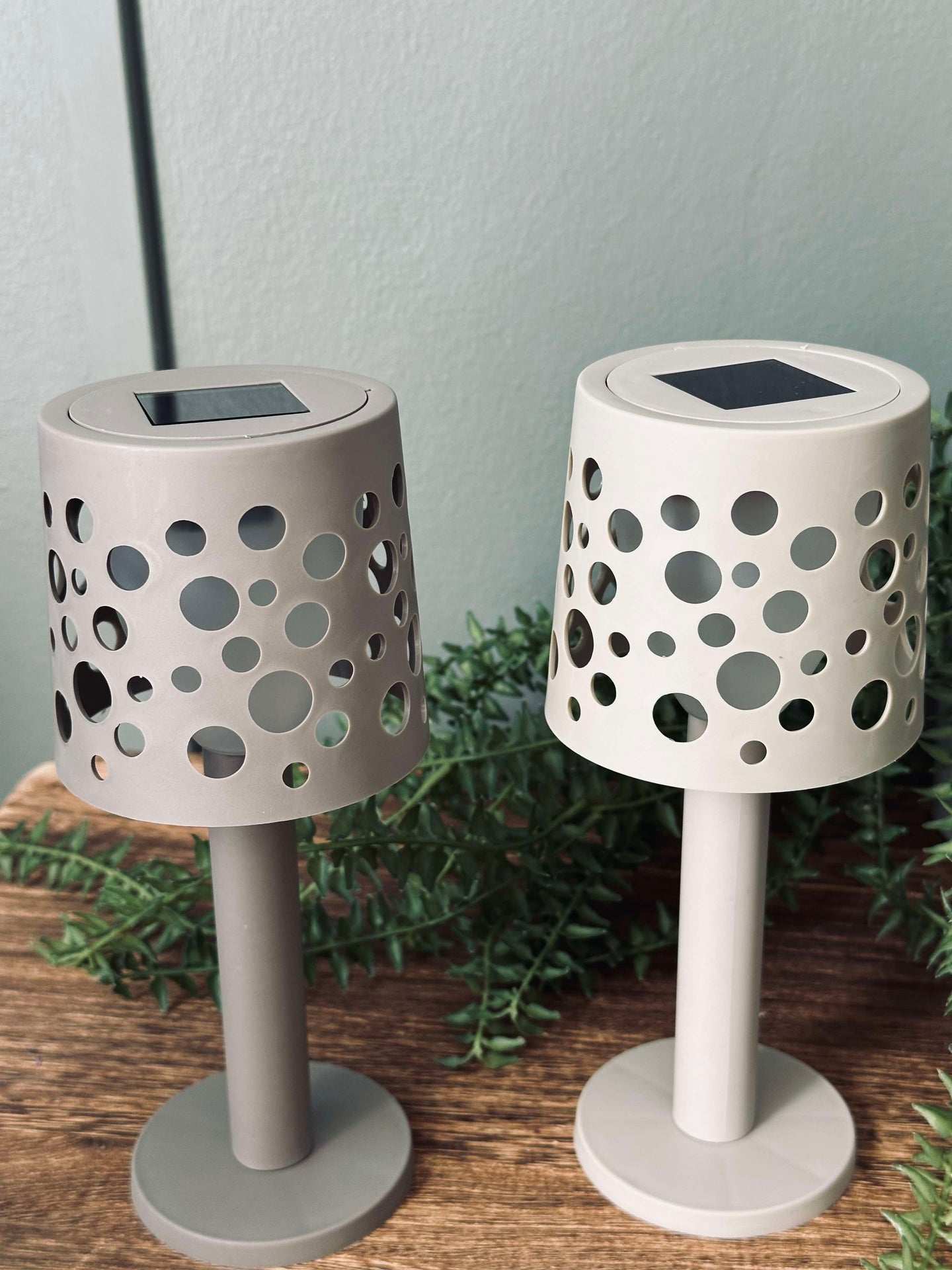 Bordslampa med solceller - Ljus beige