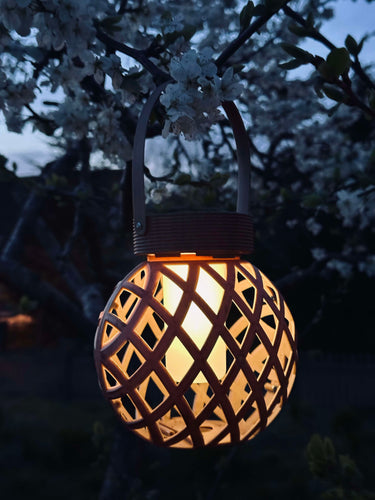 Solcellslykta med upphängning