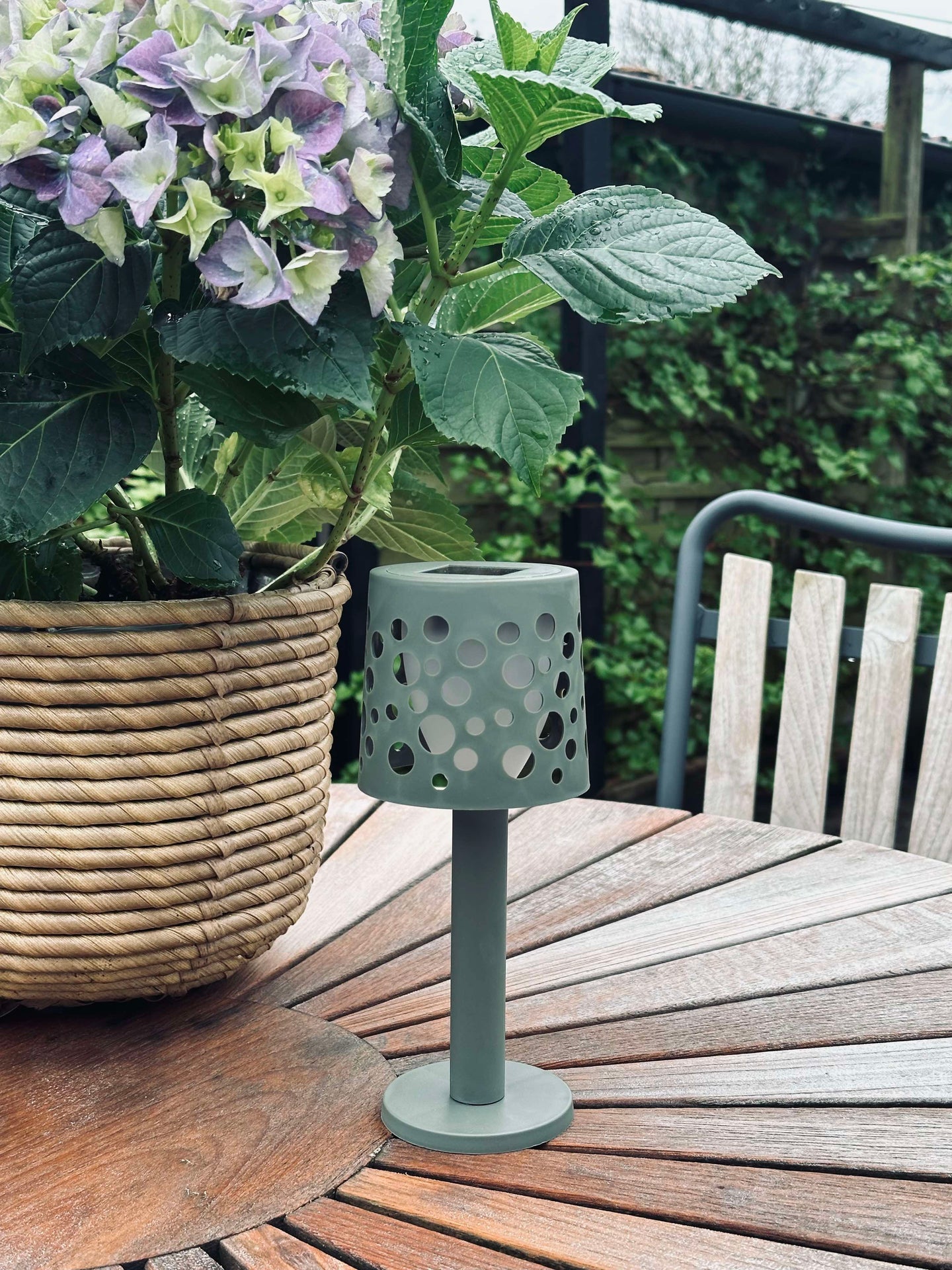 Bordslampa med solceller - Army