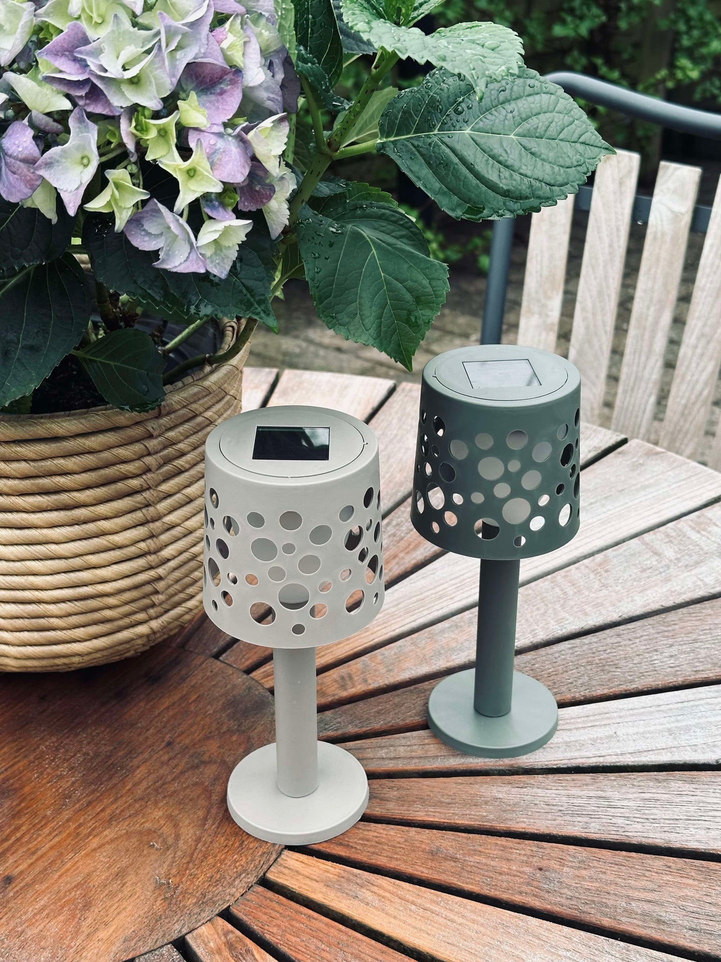 Bordslampa med solceller - Army