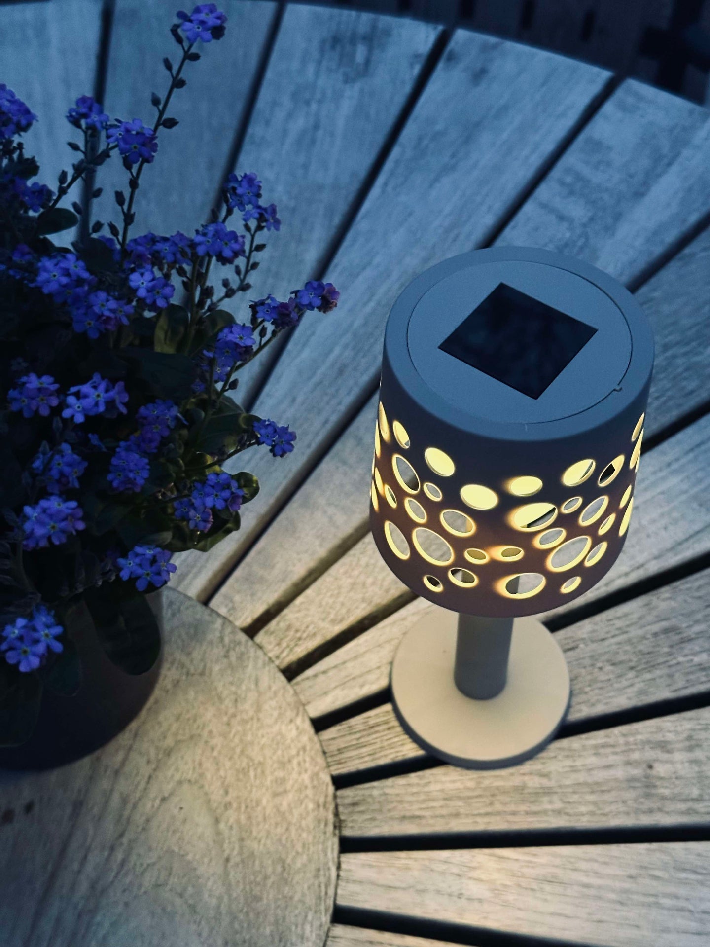 Bordslampa med solceller - Ljus beige