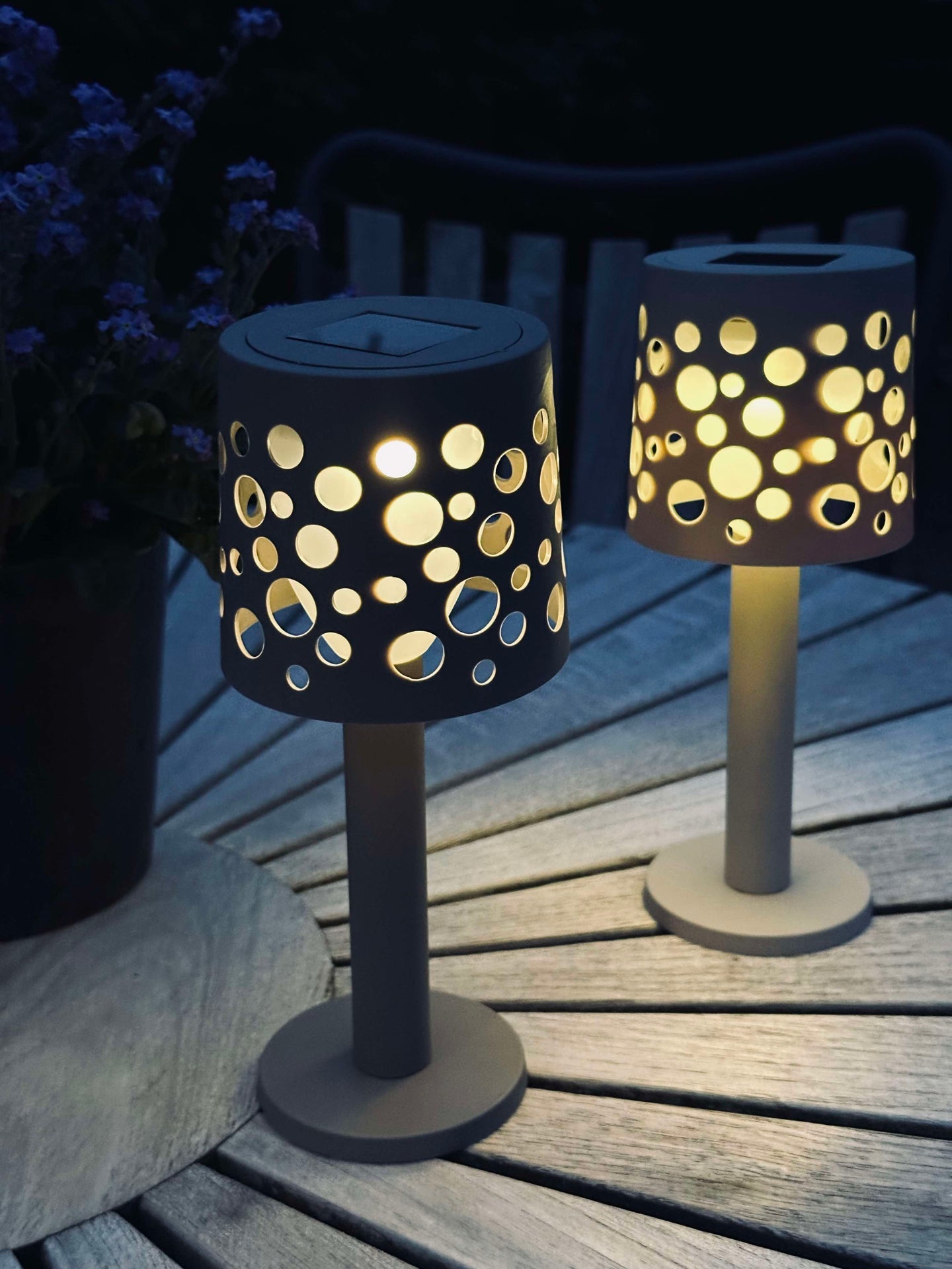 Bordslampa med solceller - Ljus beige
