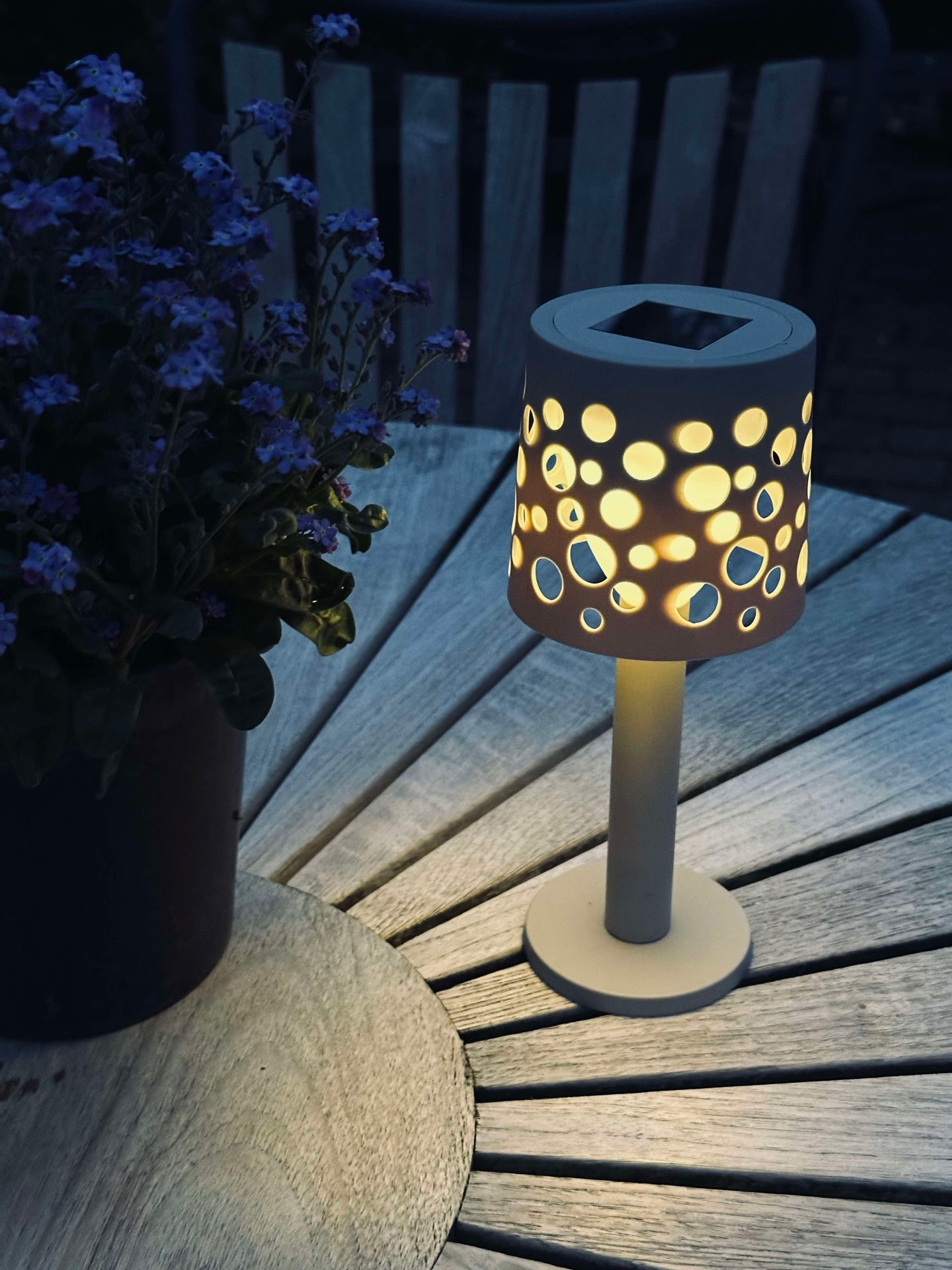 Bordslampa med solceller - Ljus beige