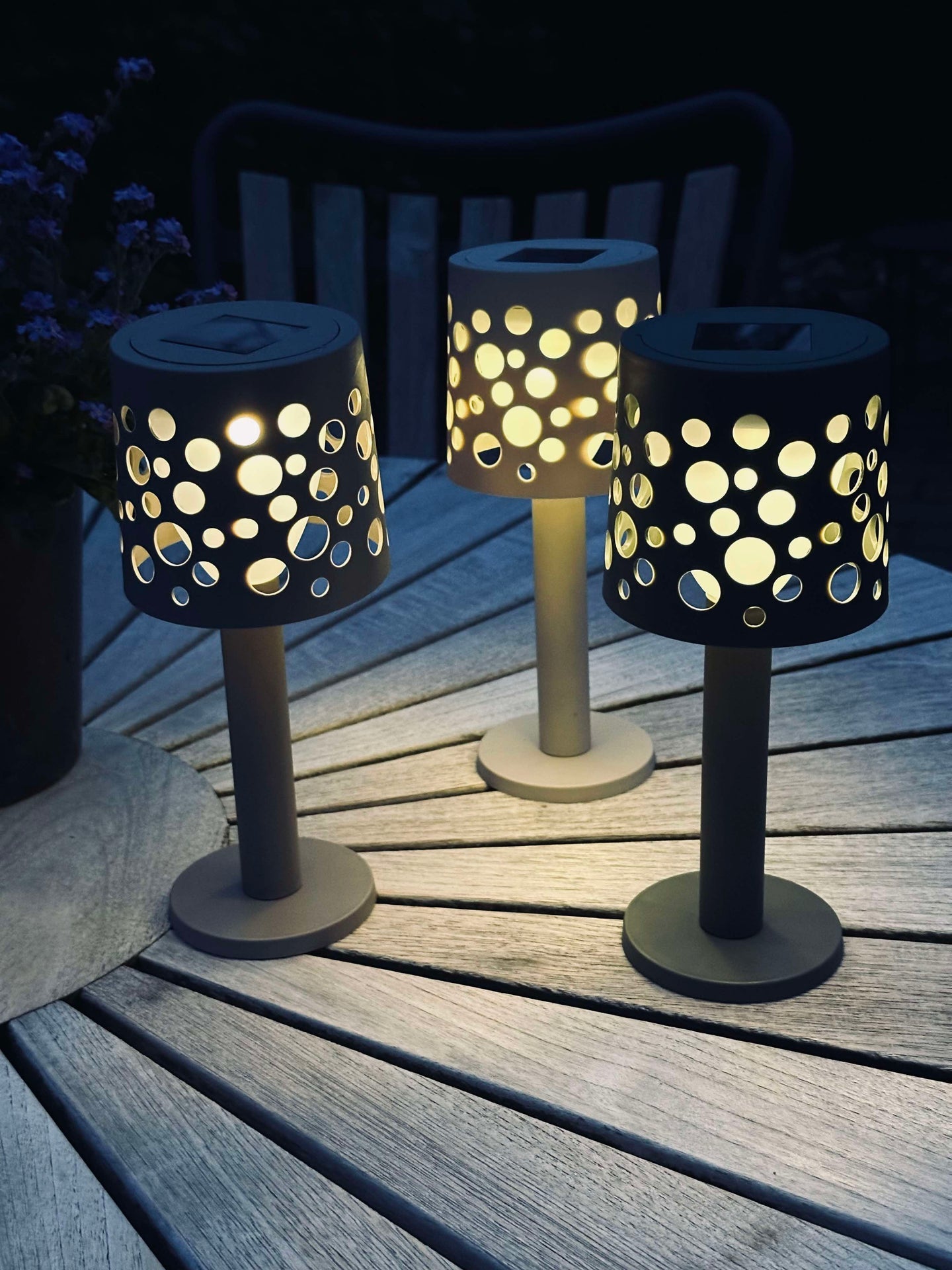 Bordslampa med solceller - Mörk beige