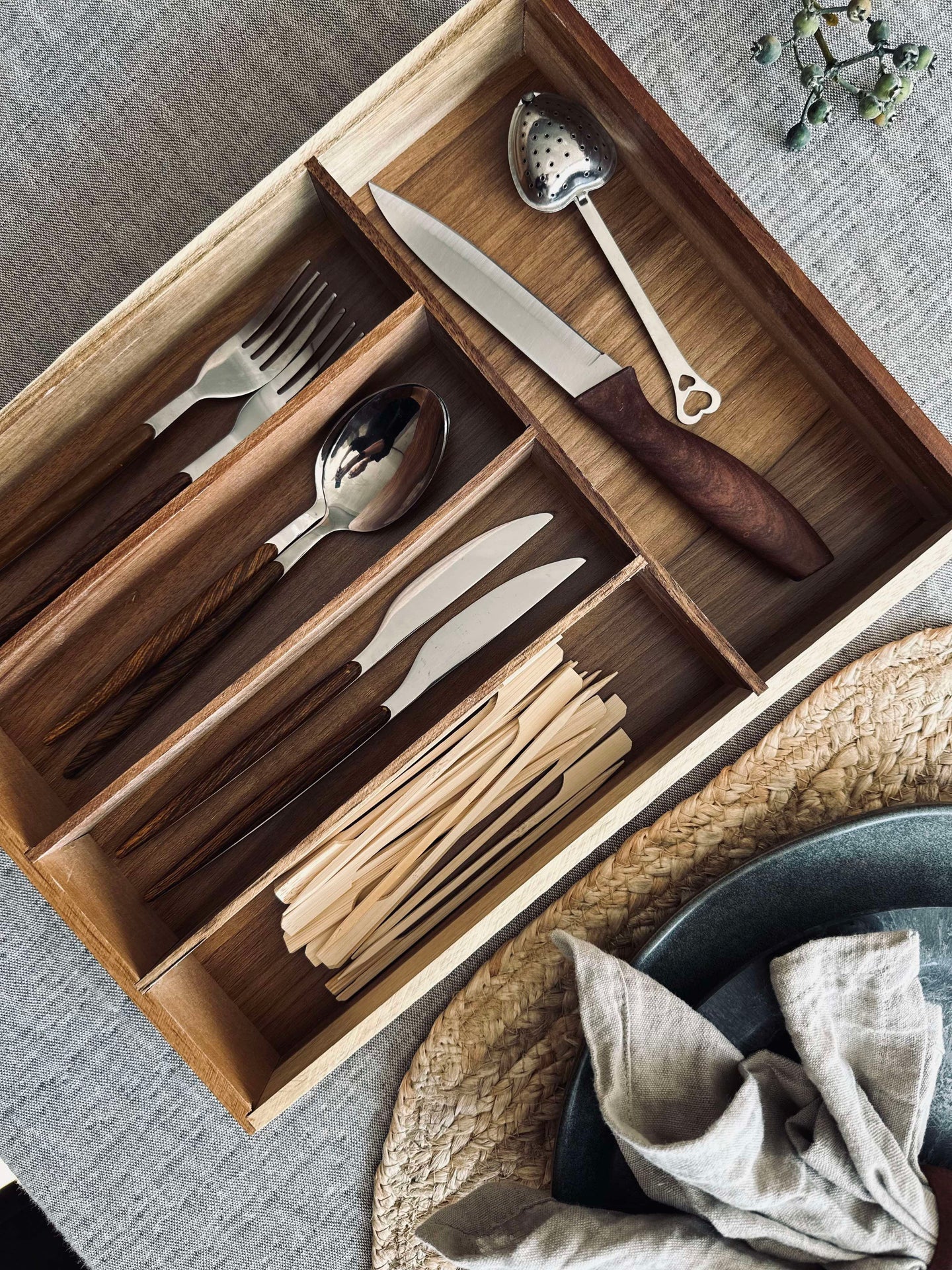 Besticklåda i Akaciaträ