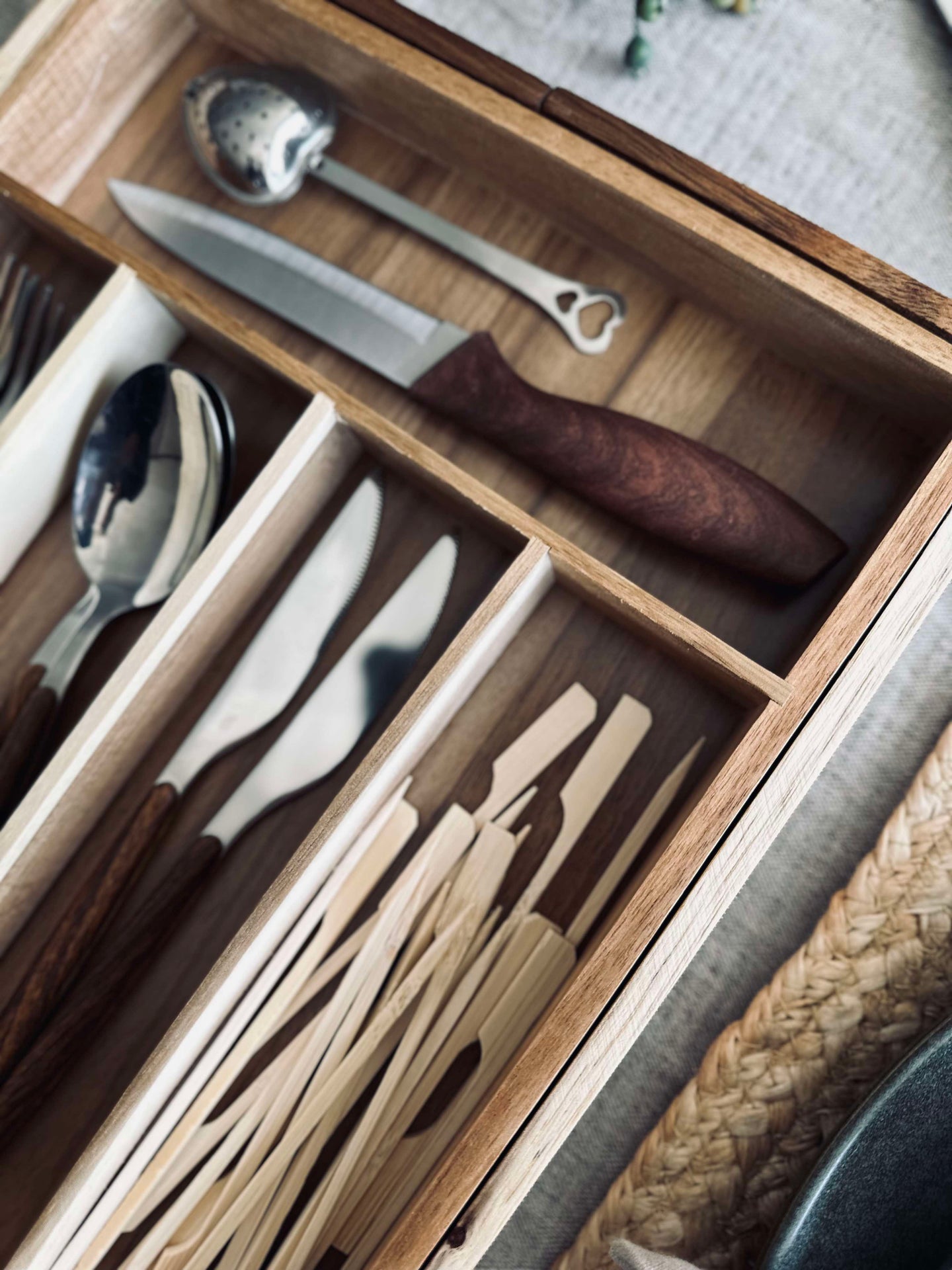 Besticklåda i Akaciaträ - Justerbar