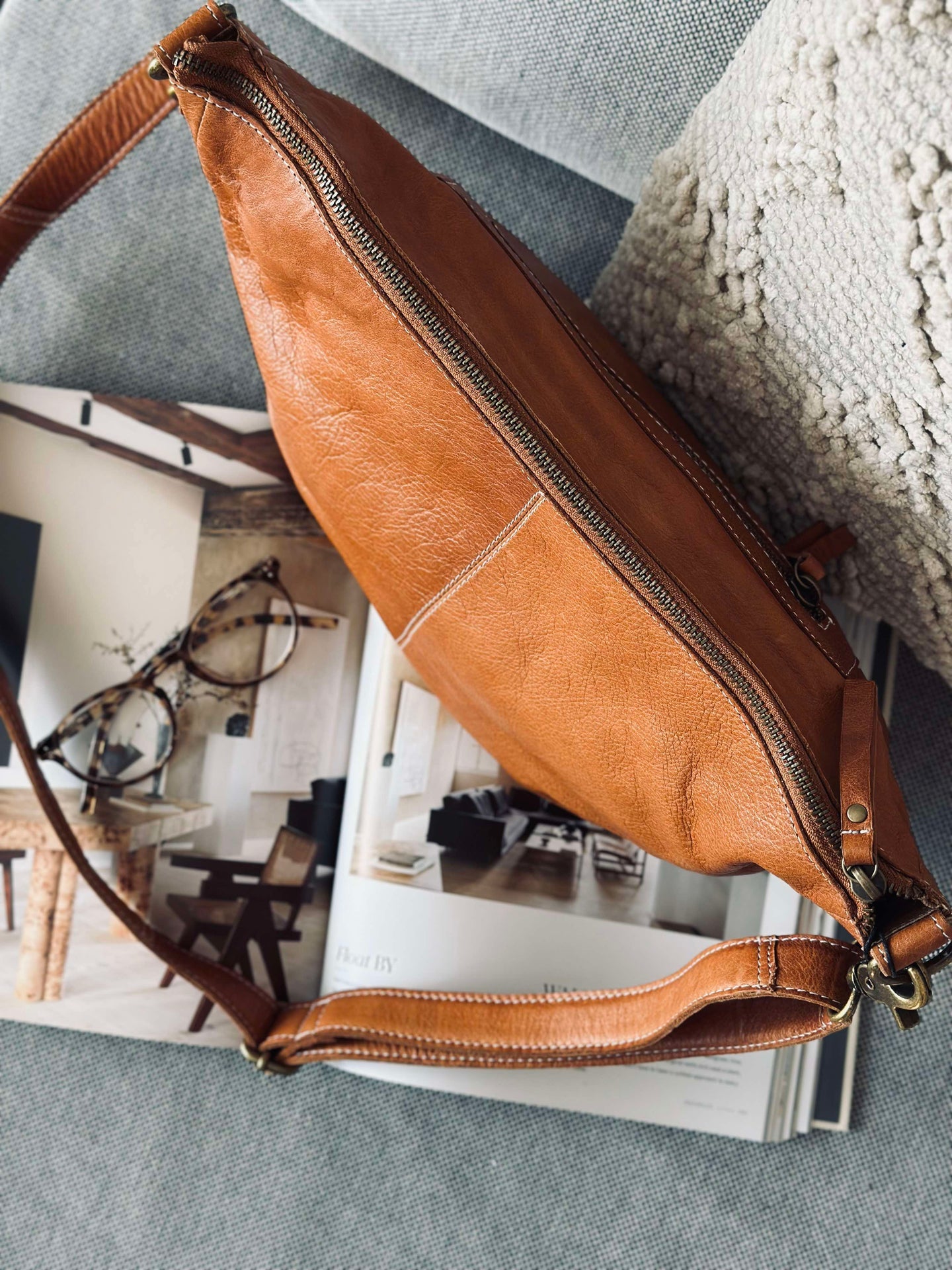 Axelväska Naomi small - Cognac