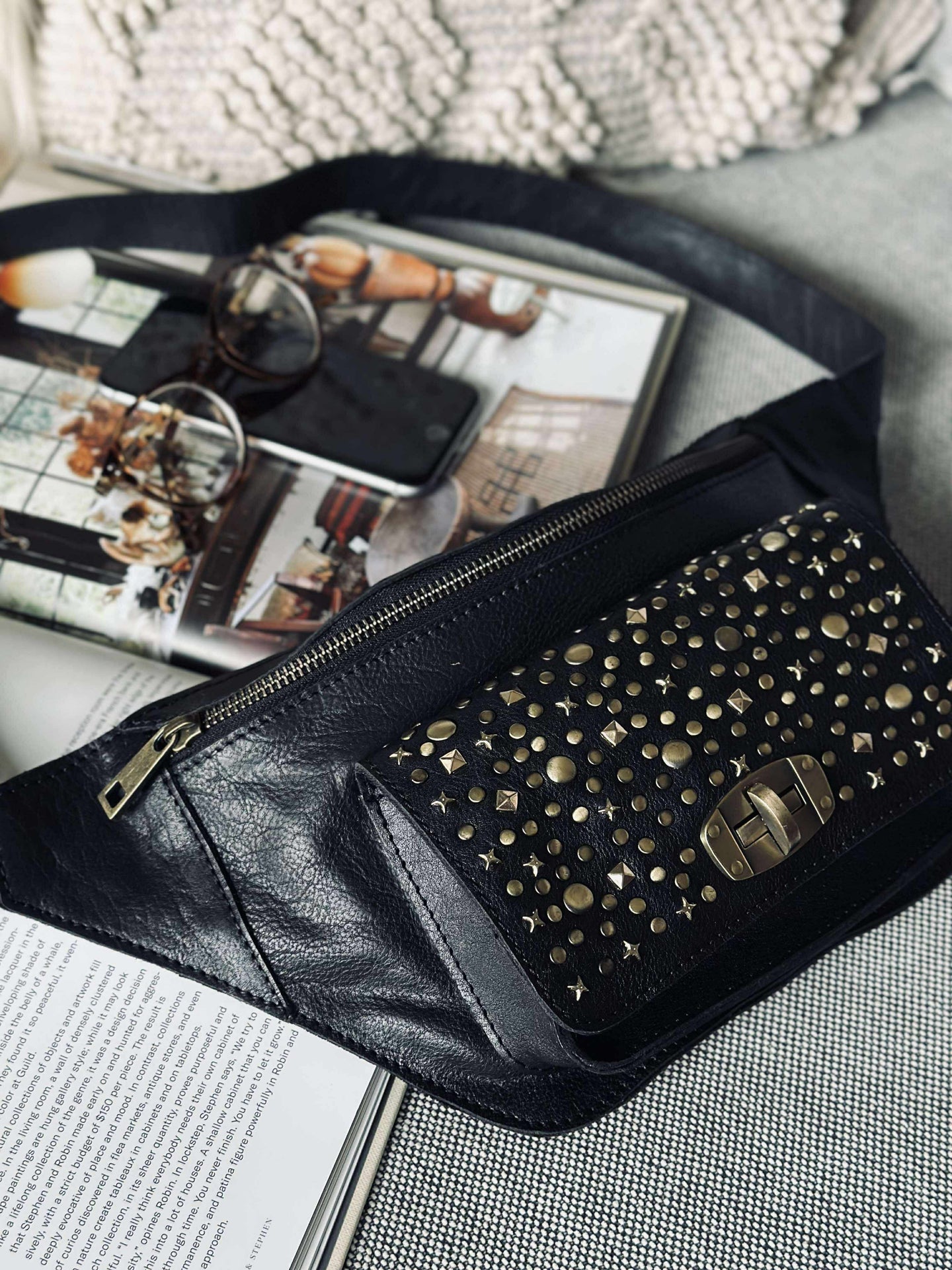 Bumbag med nitar - Black
