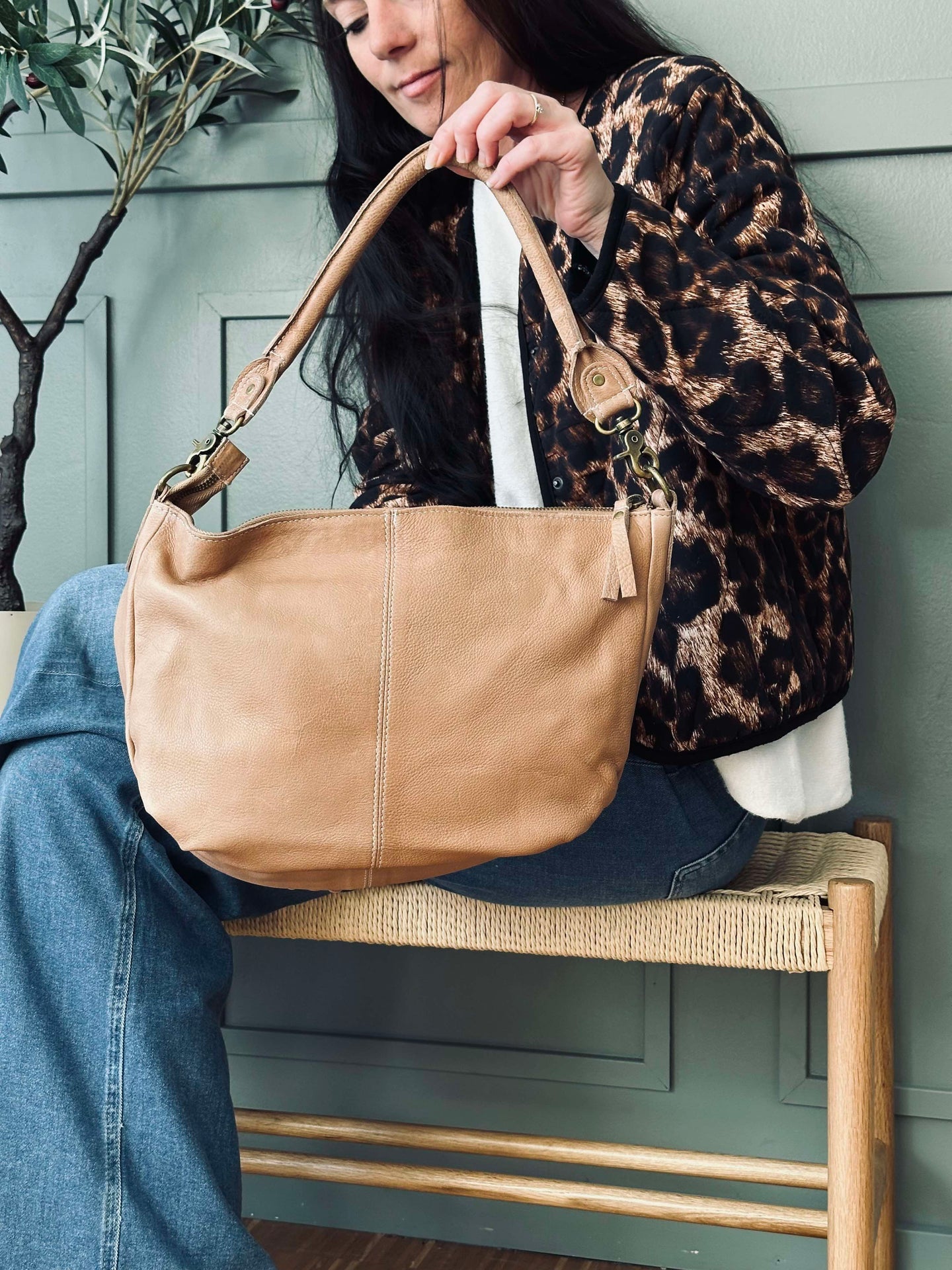 Axelväska Naomi small - Taupe