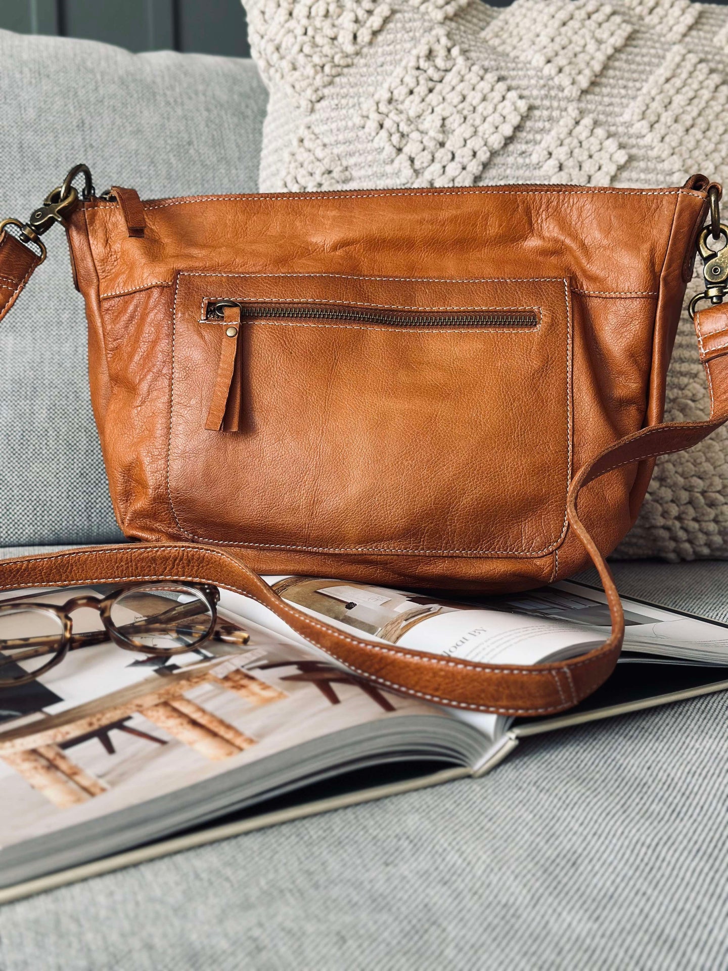 Axelväska Naomi small - Cognac