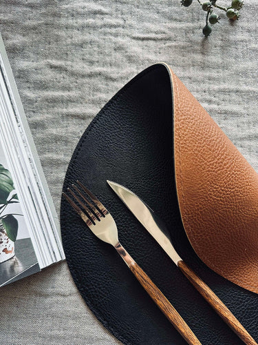 Vändbar bordstablett - Konjak / svart