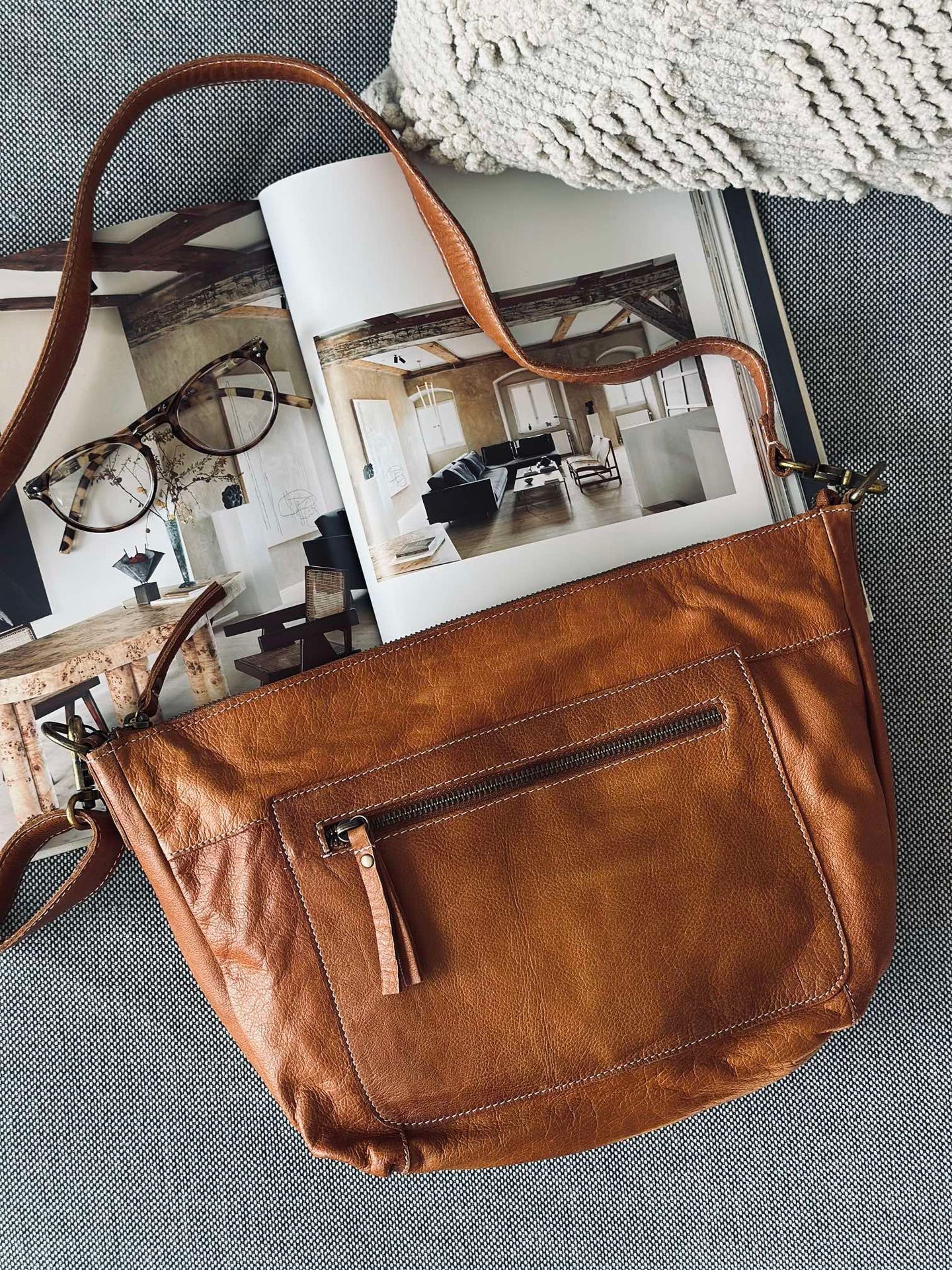 Axelväska Naomi small - Cognac