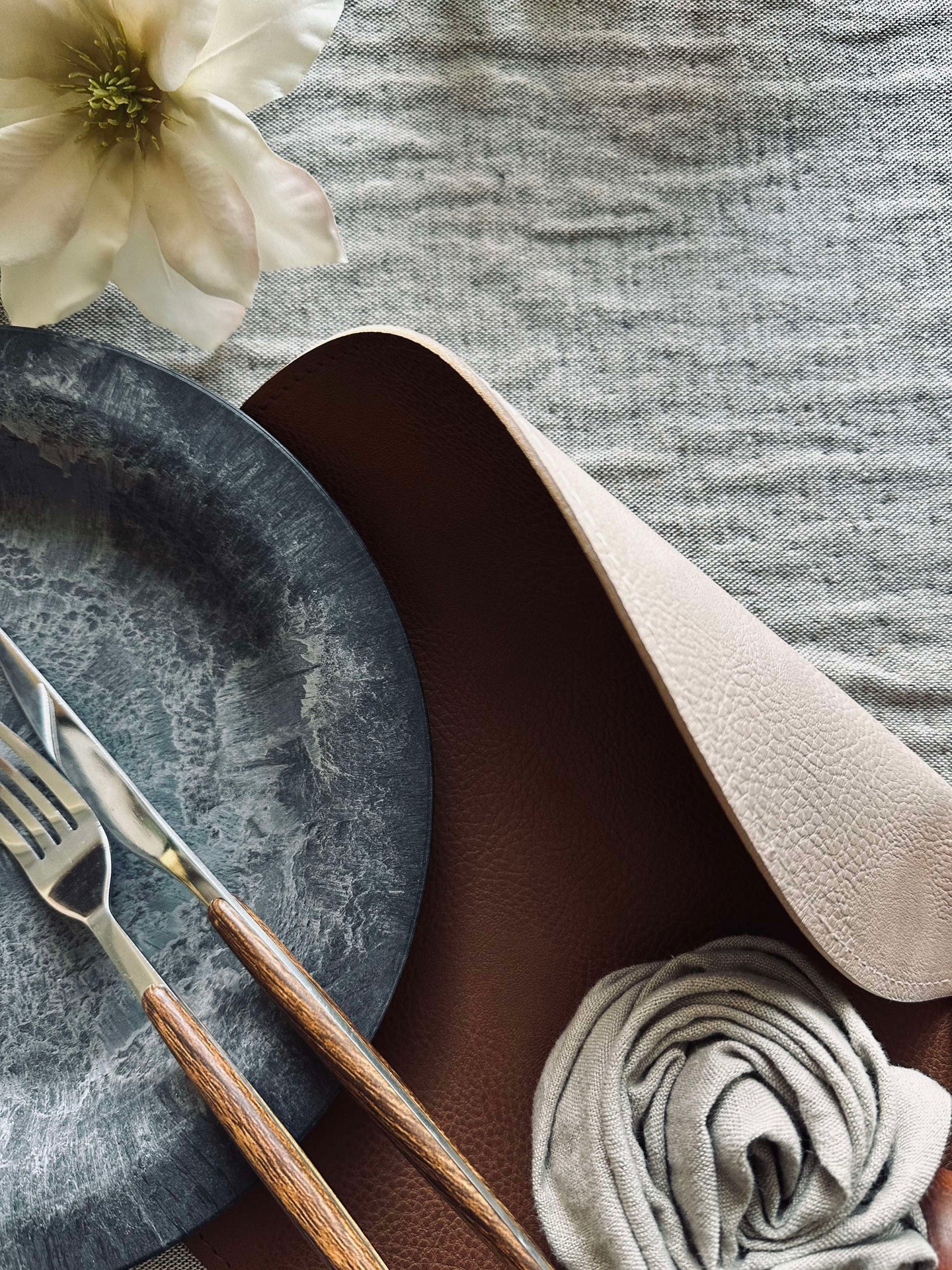 Vändbar bordstablett - Tobak / Sand